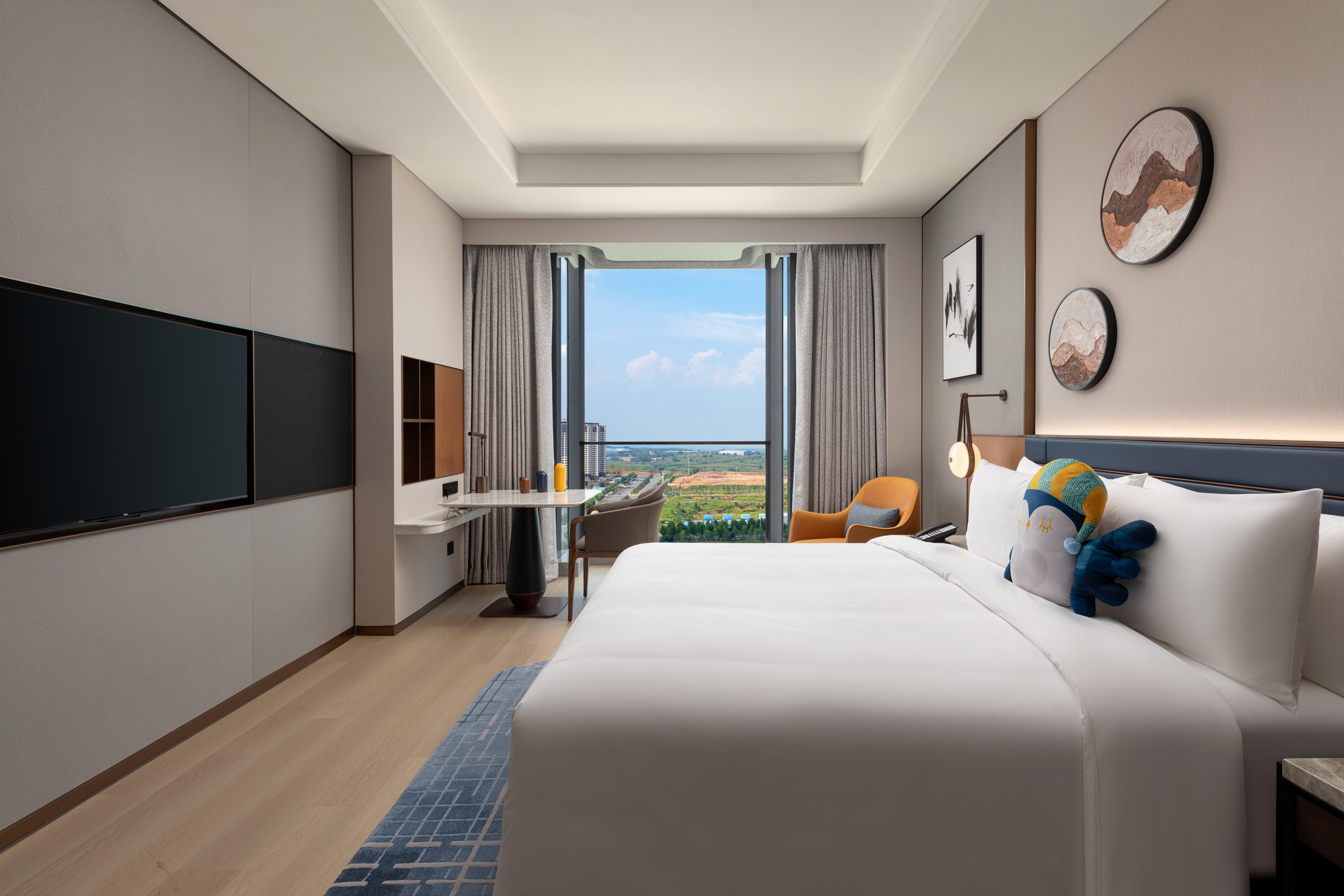 Double City View Queen Bed