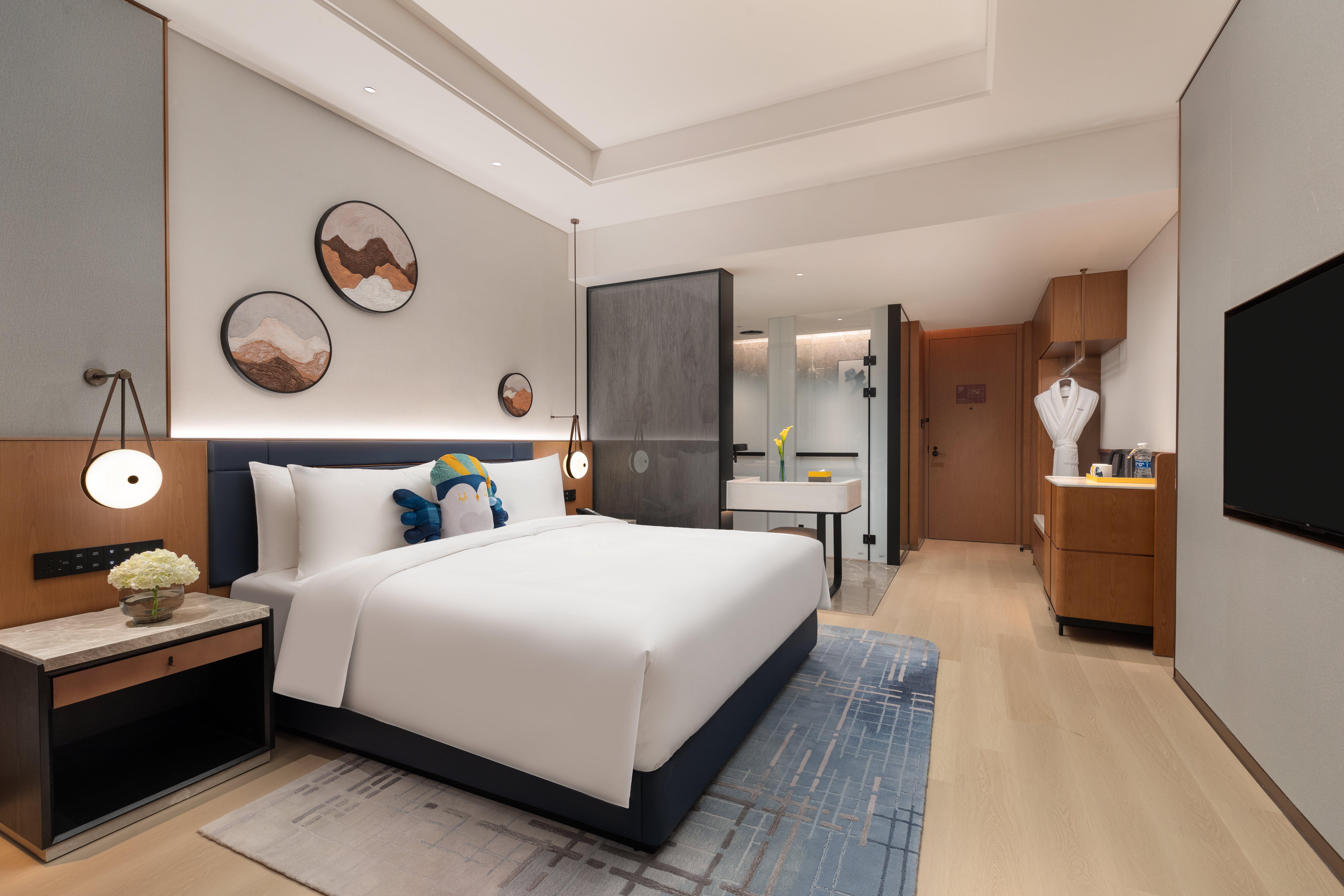 Double City View King Bed