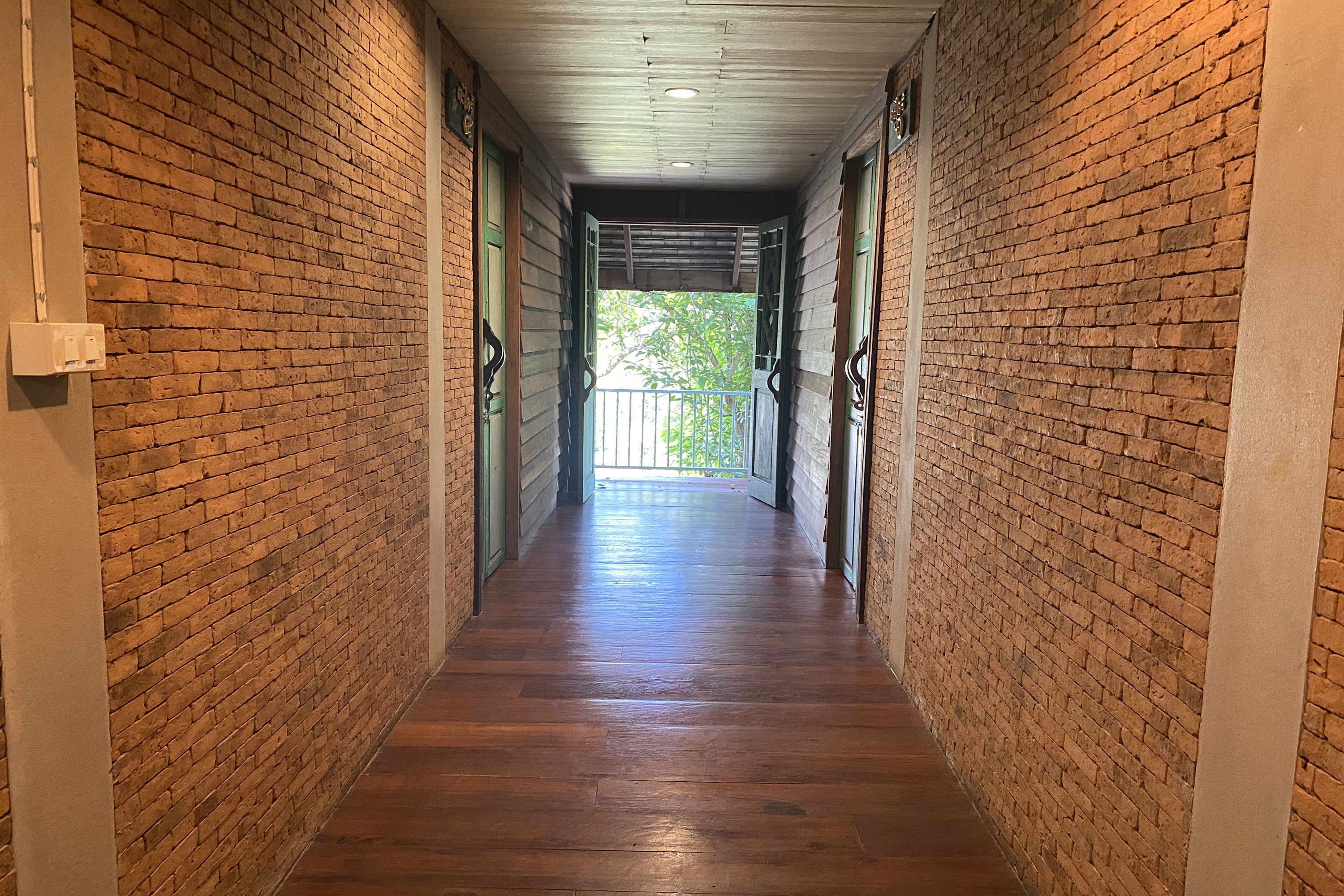 Double No Air Conditioning