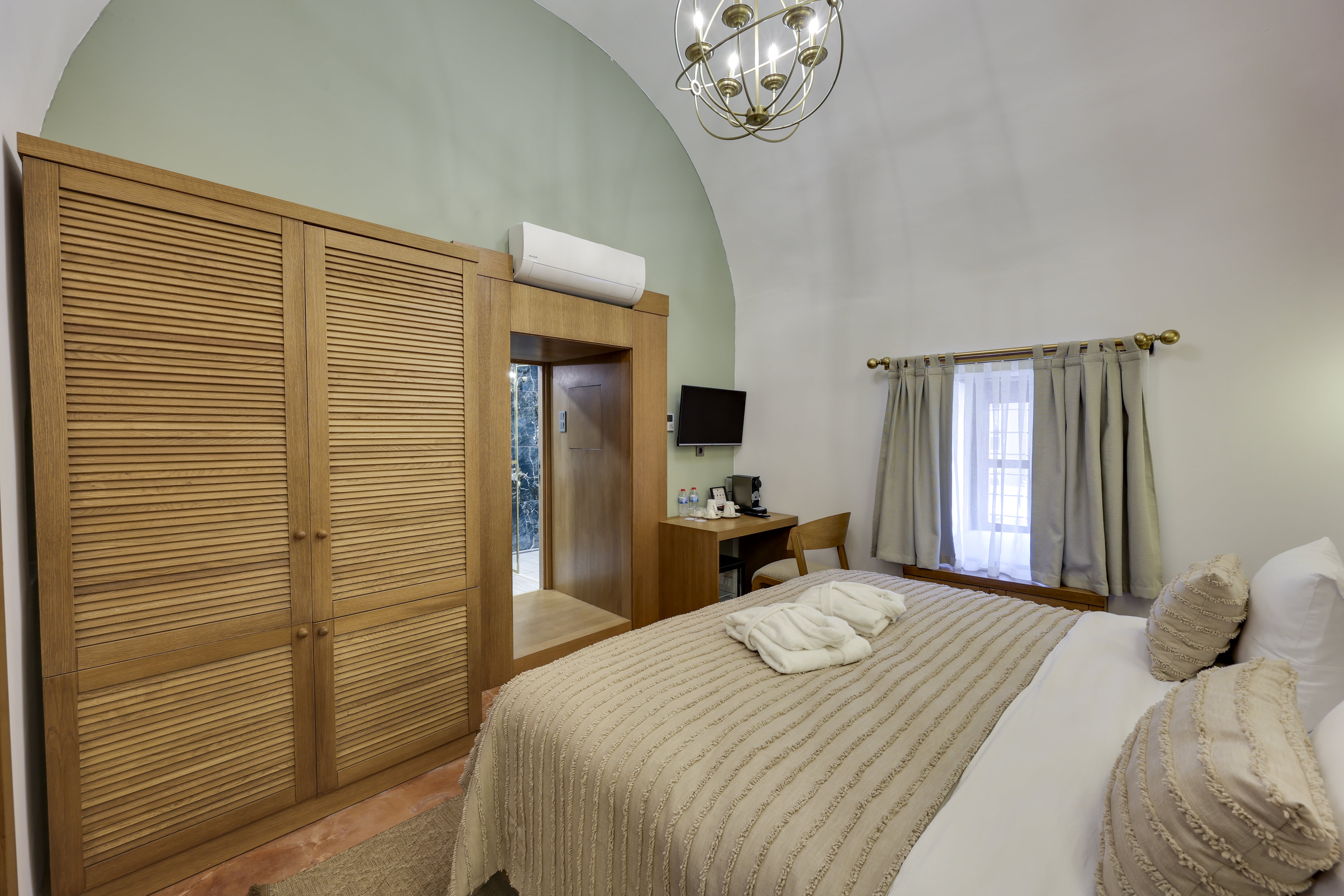 Double Deluxe One Bed