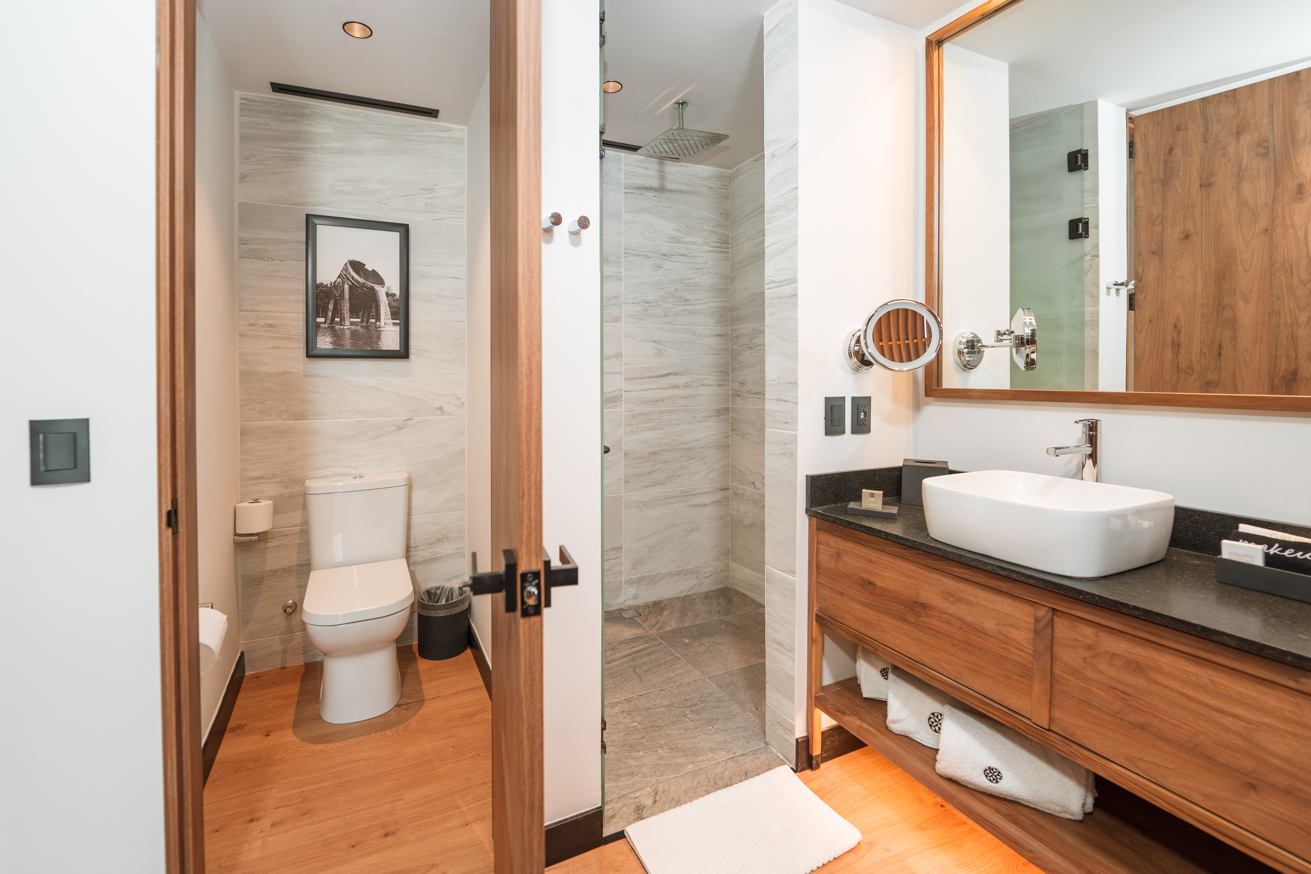 Double Deluxe King Bed