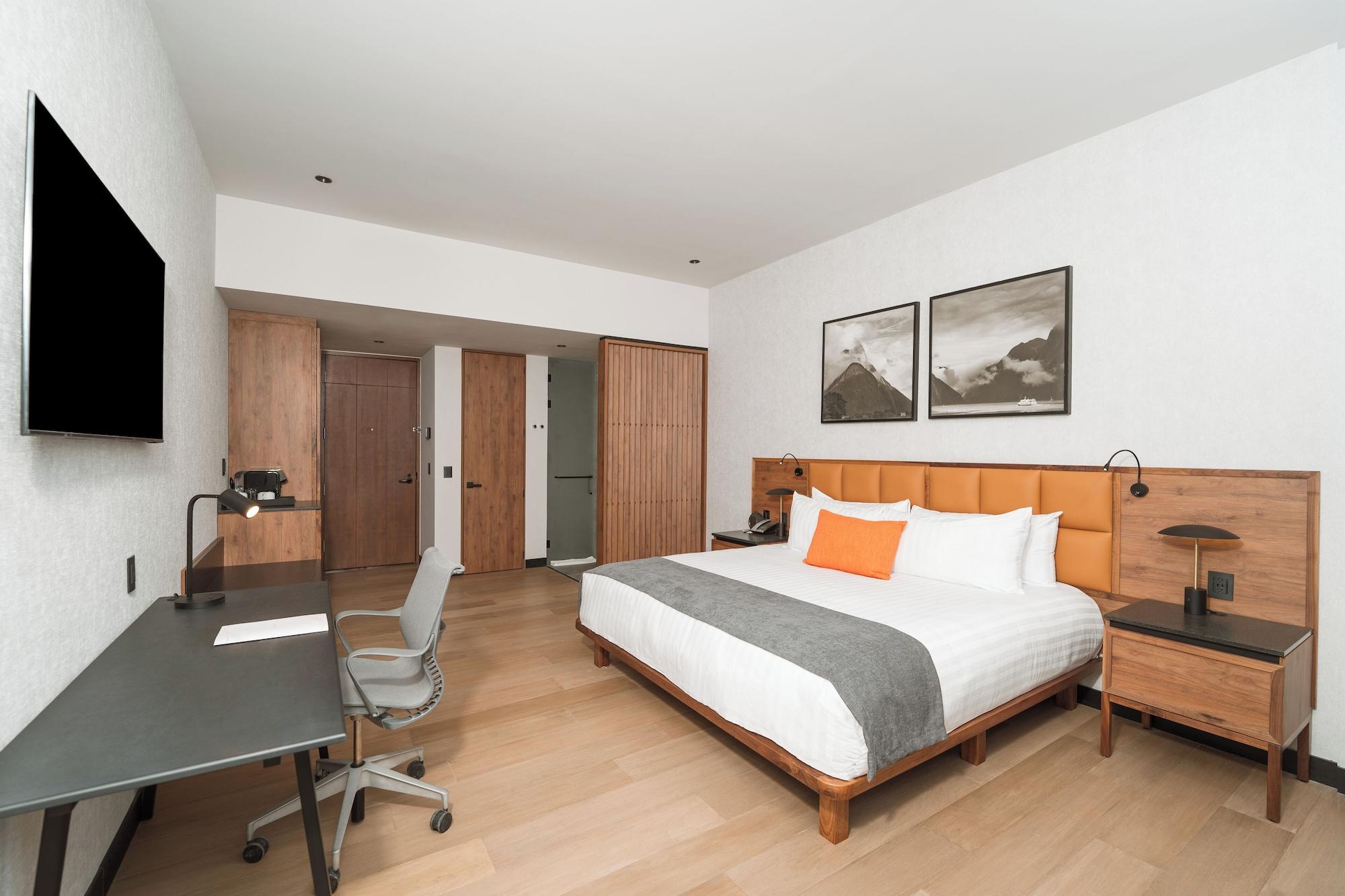 Double Deluxe King Bed