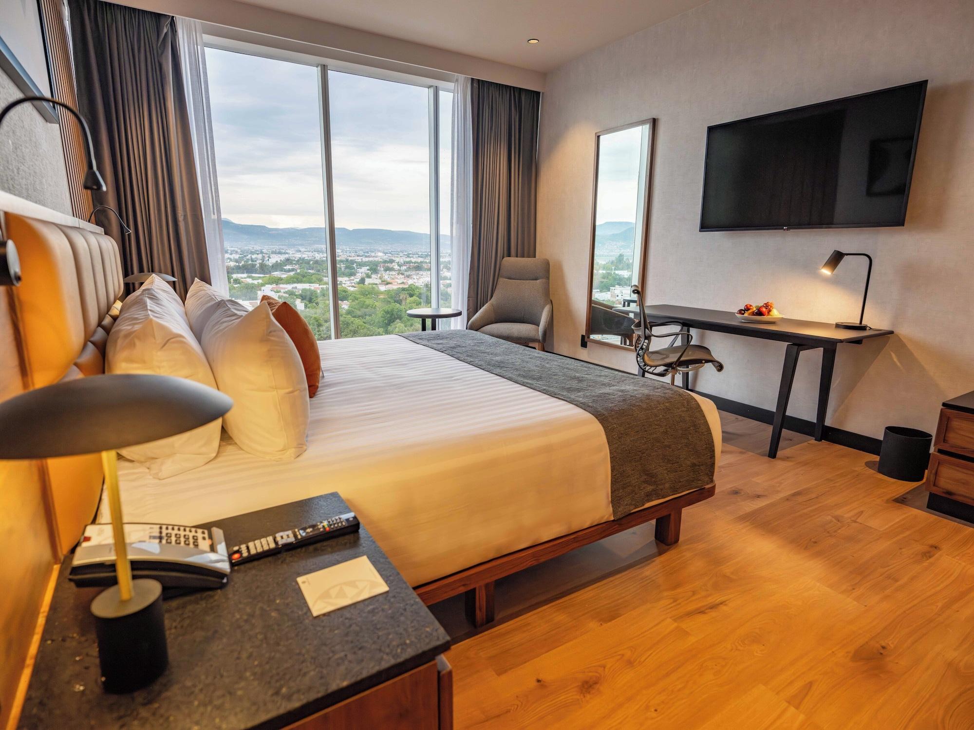 Double Deluxe King Bed