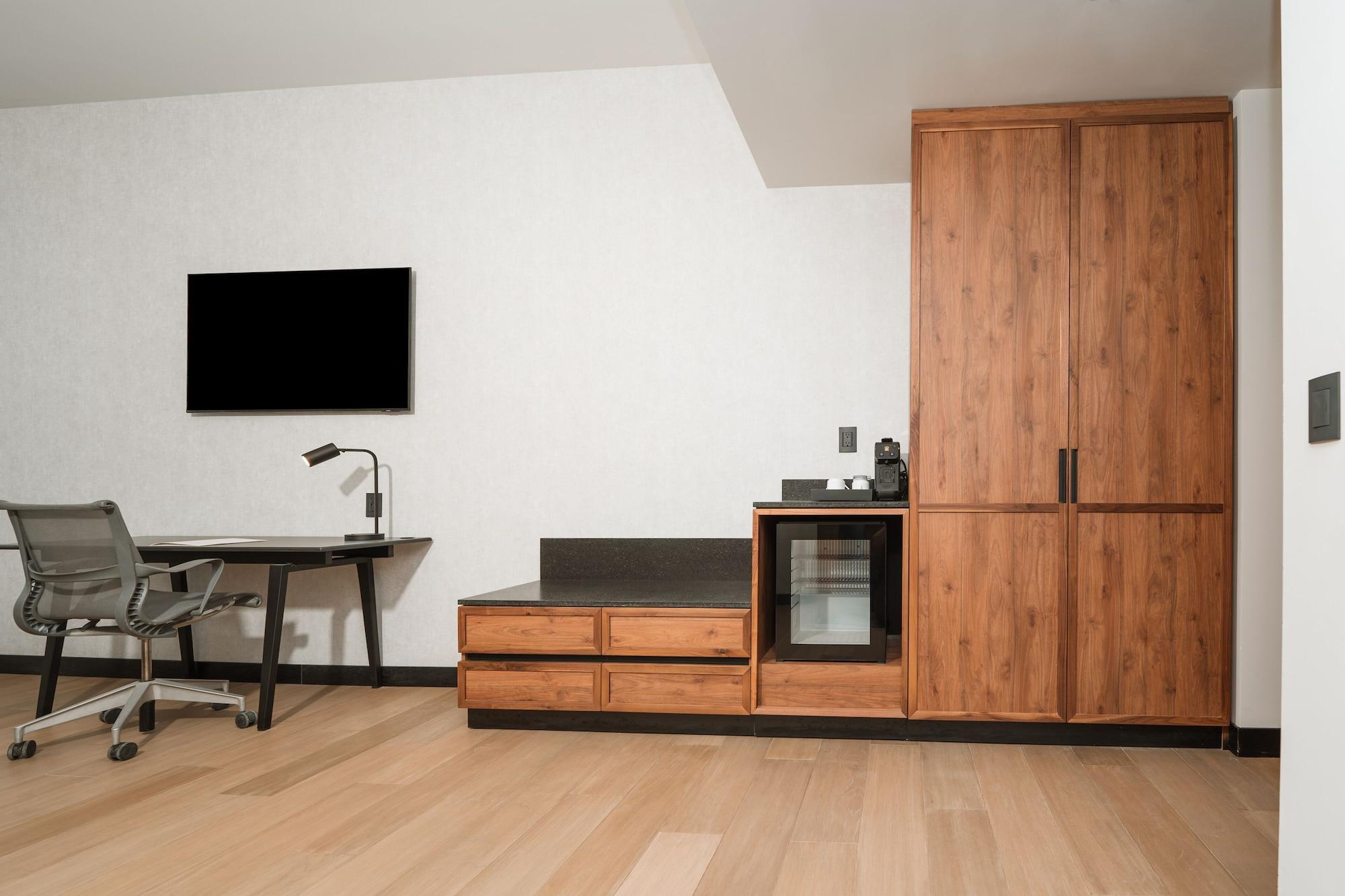 Double Deluxe King Bed