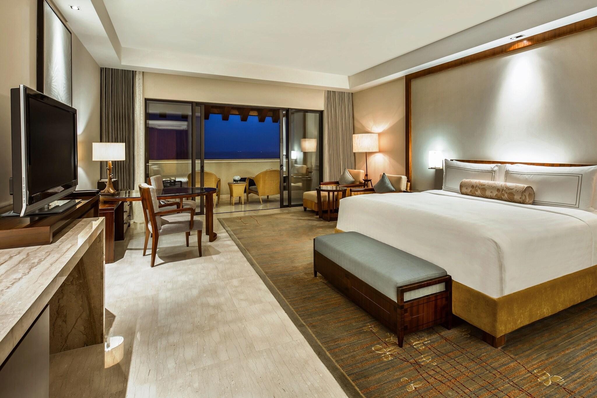 Suite Ocean View King Bed