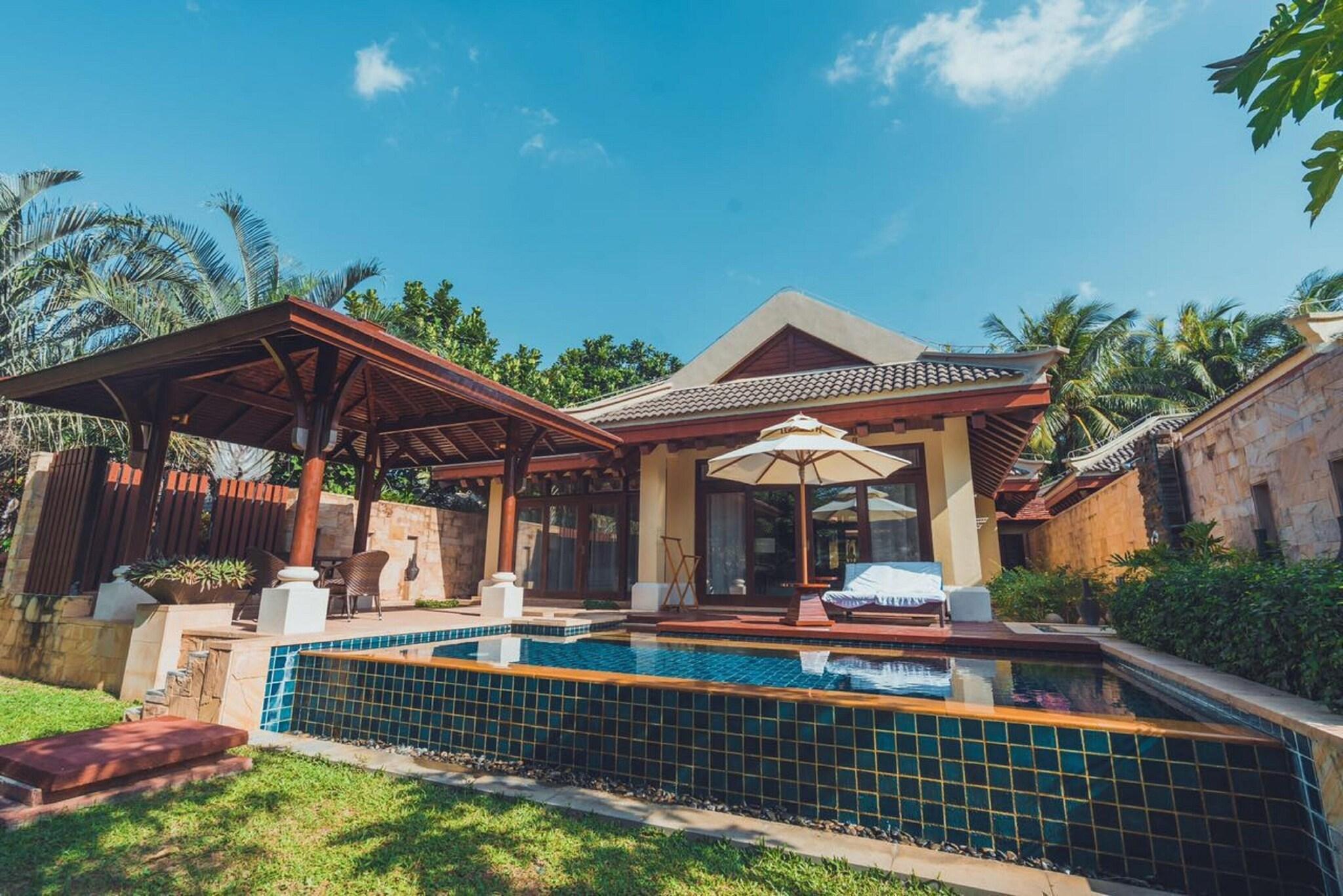 Villa Garden View King Bed