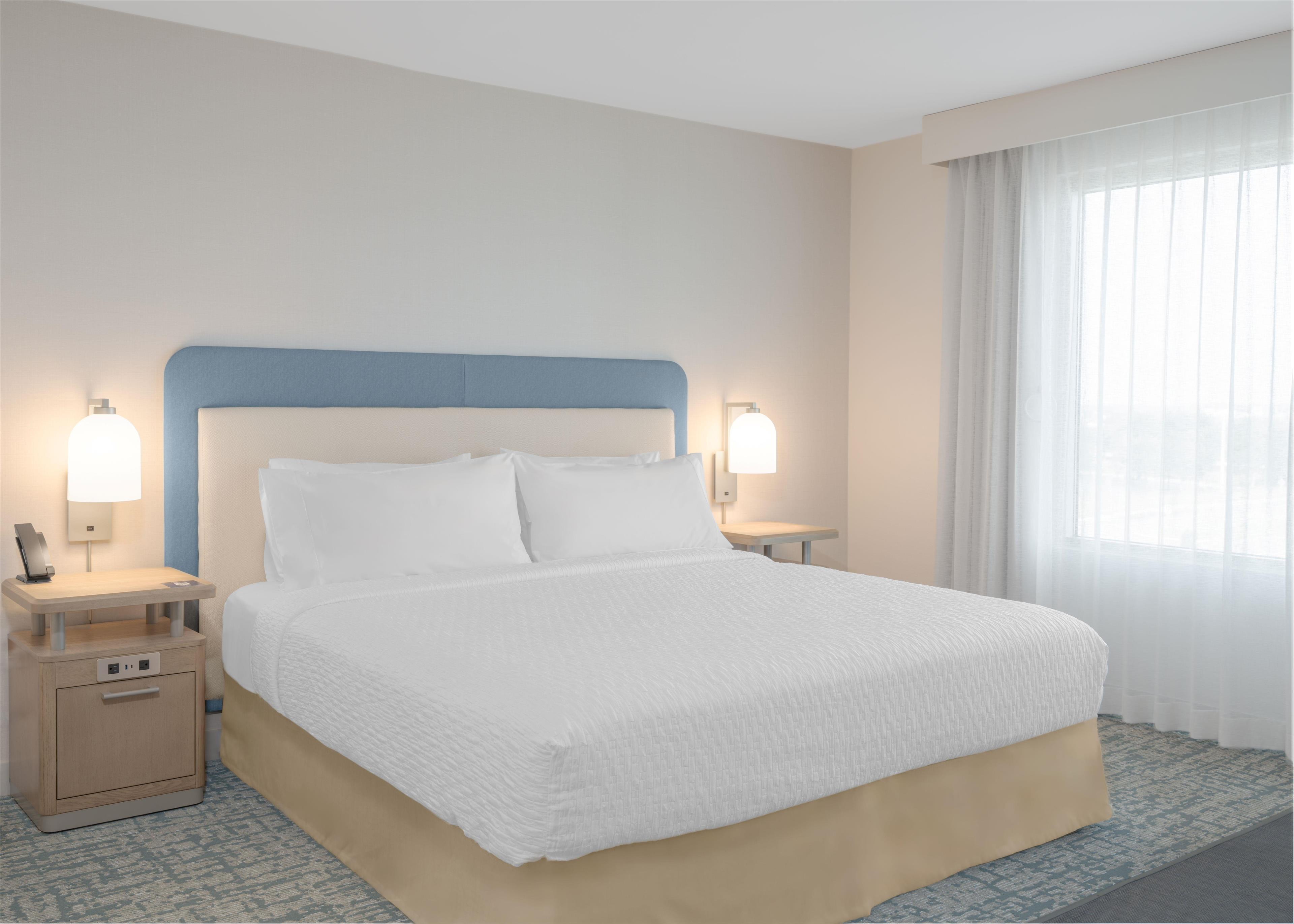 Studio Accessible King Size Bed