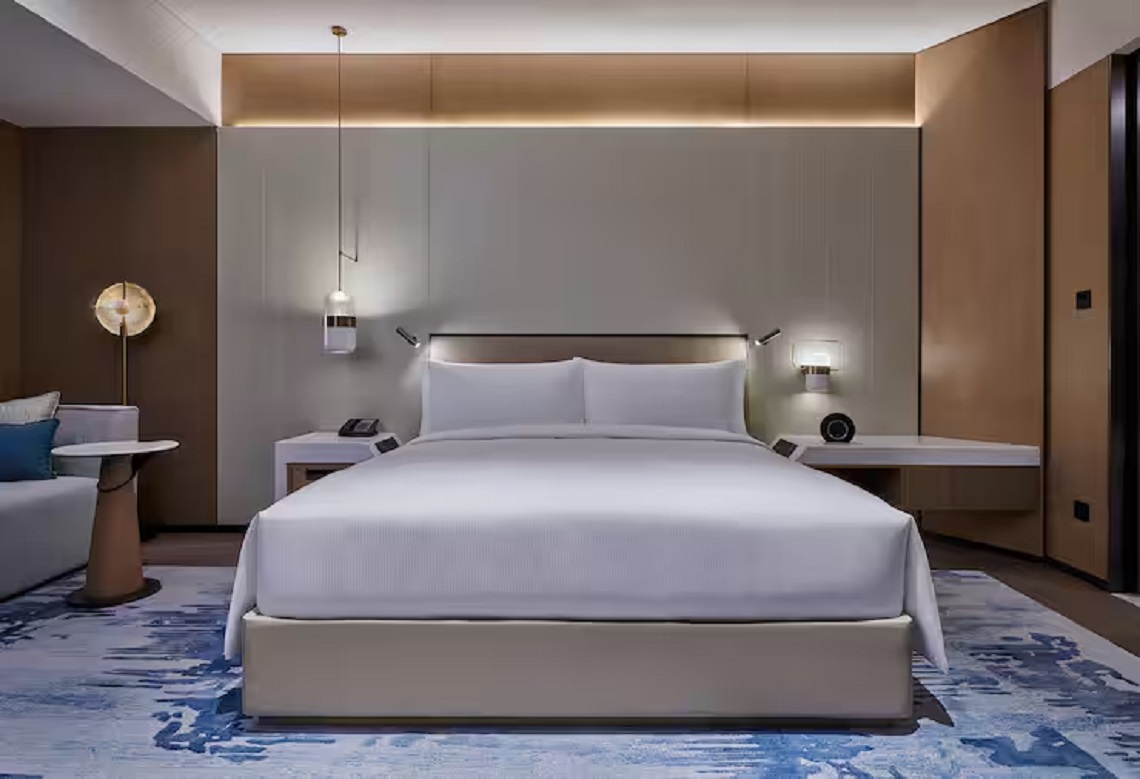 Double Deluxe King Bed