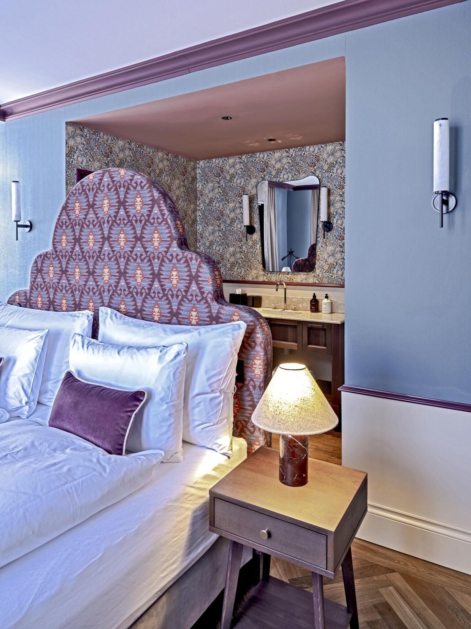 Double Classic Double Bed