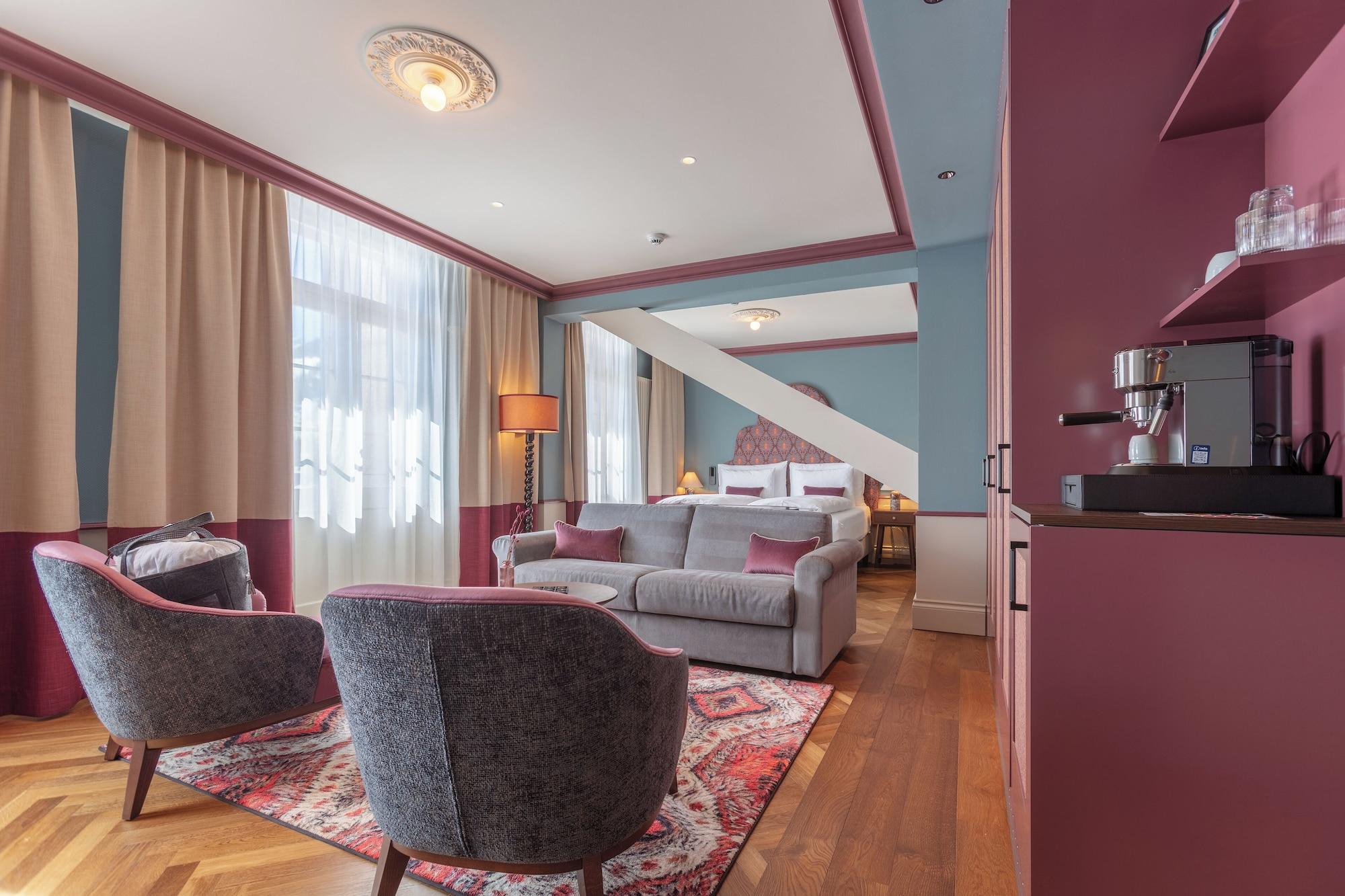 Junior Suite Deluxe Capacity 2