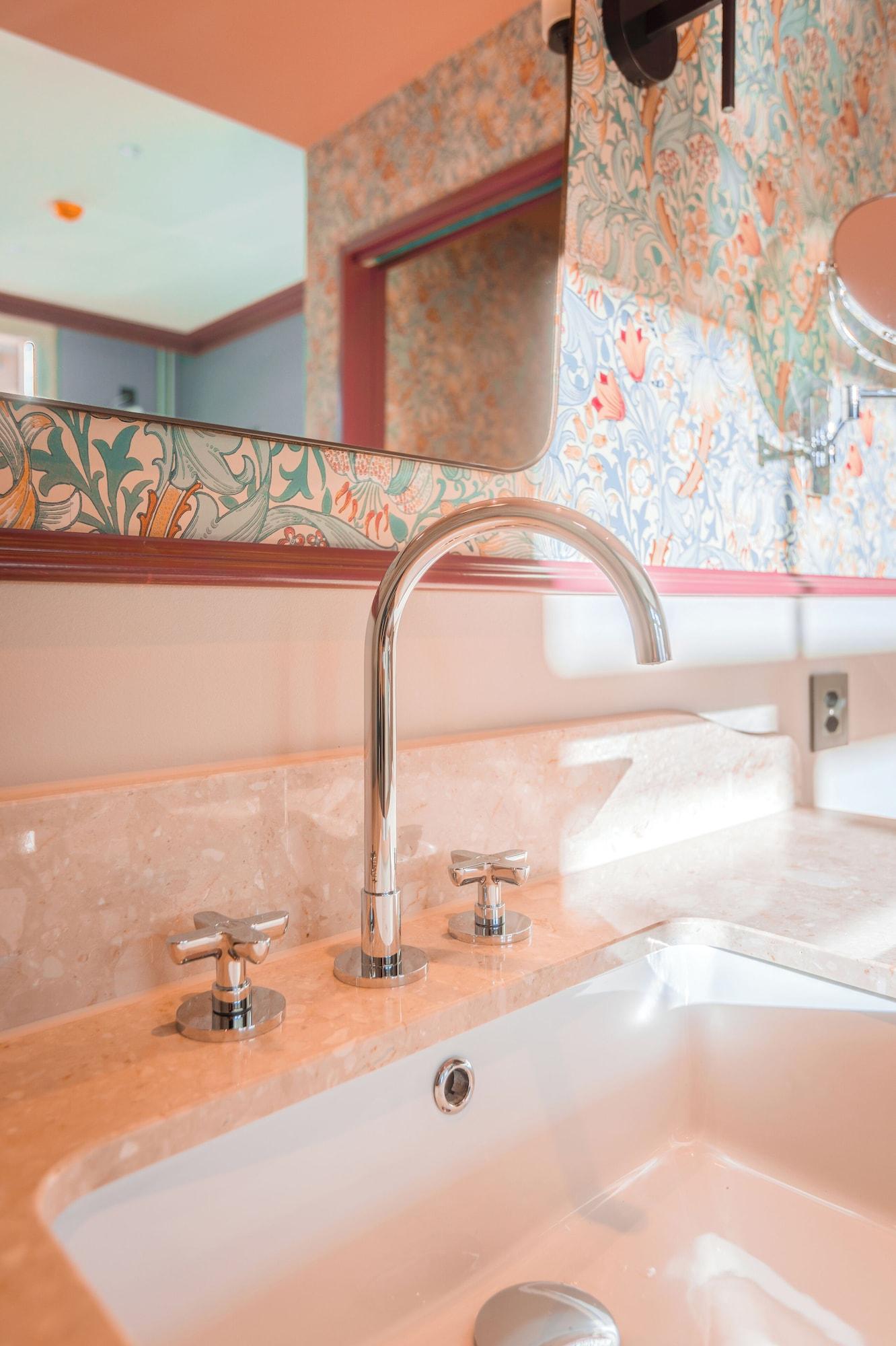 Double Superior Queen Bed