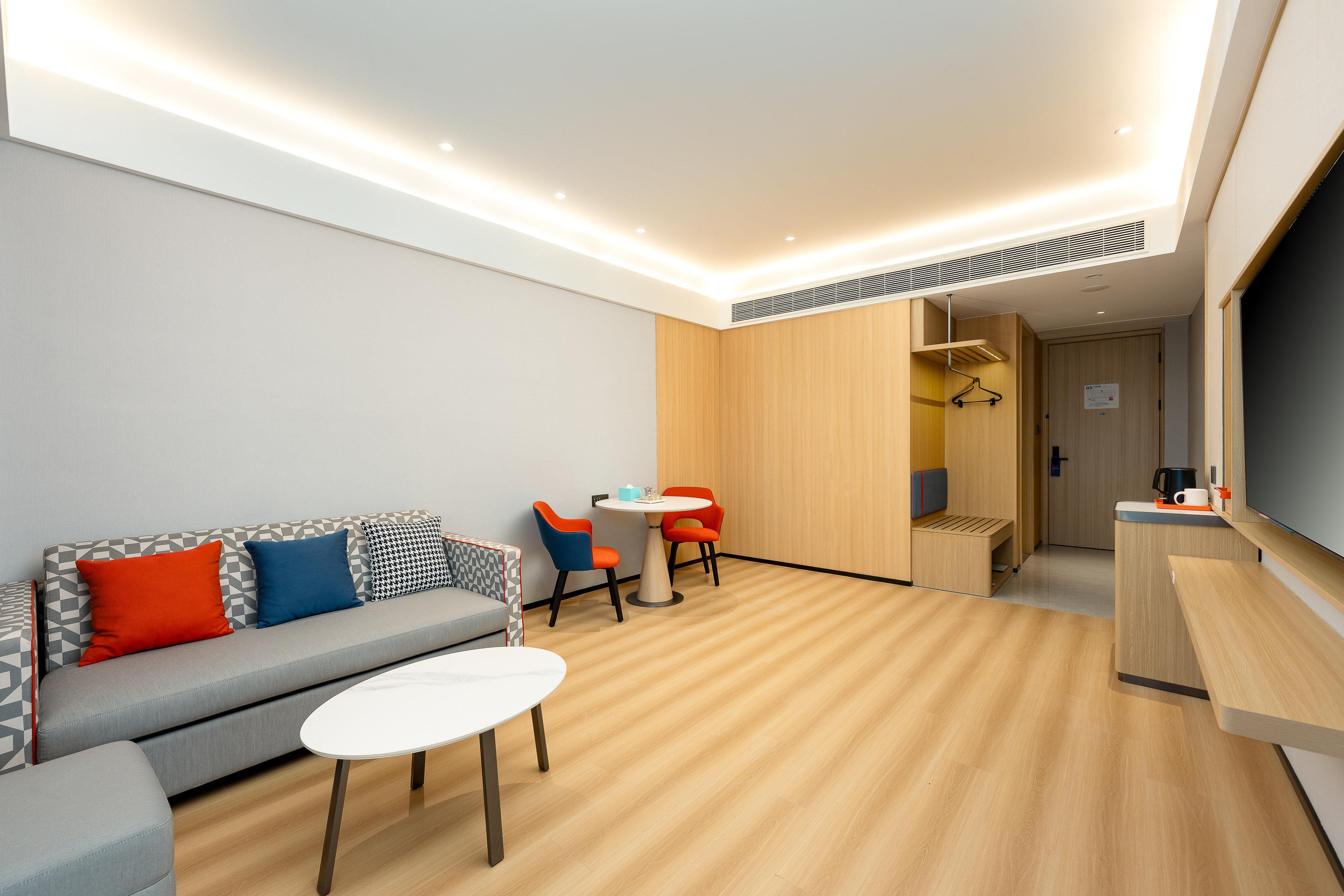 Suite City View King Bed