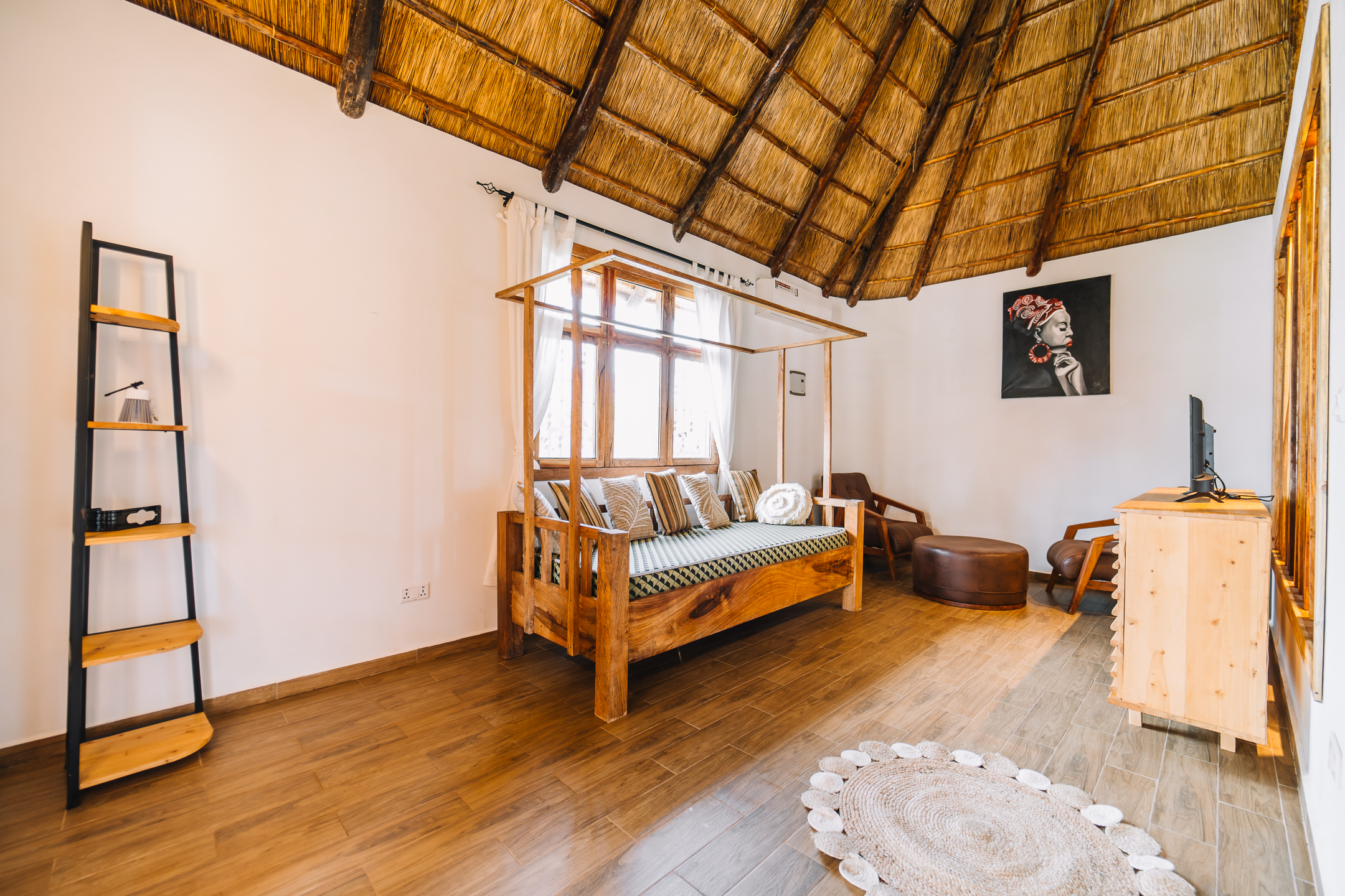 Bungalow King Size Bed