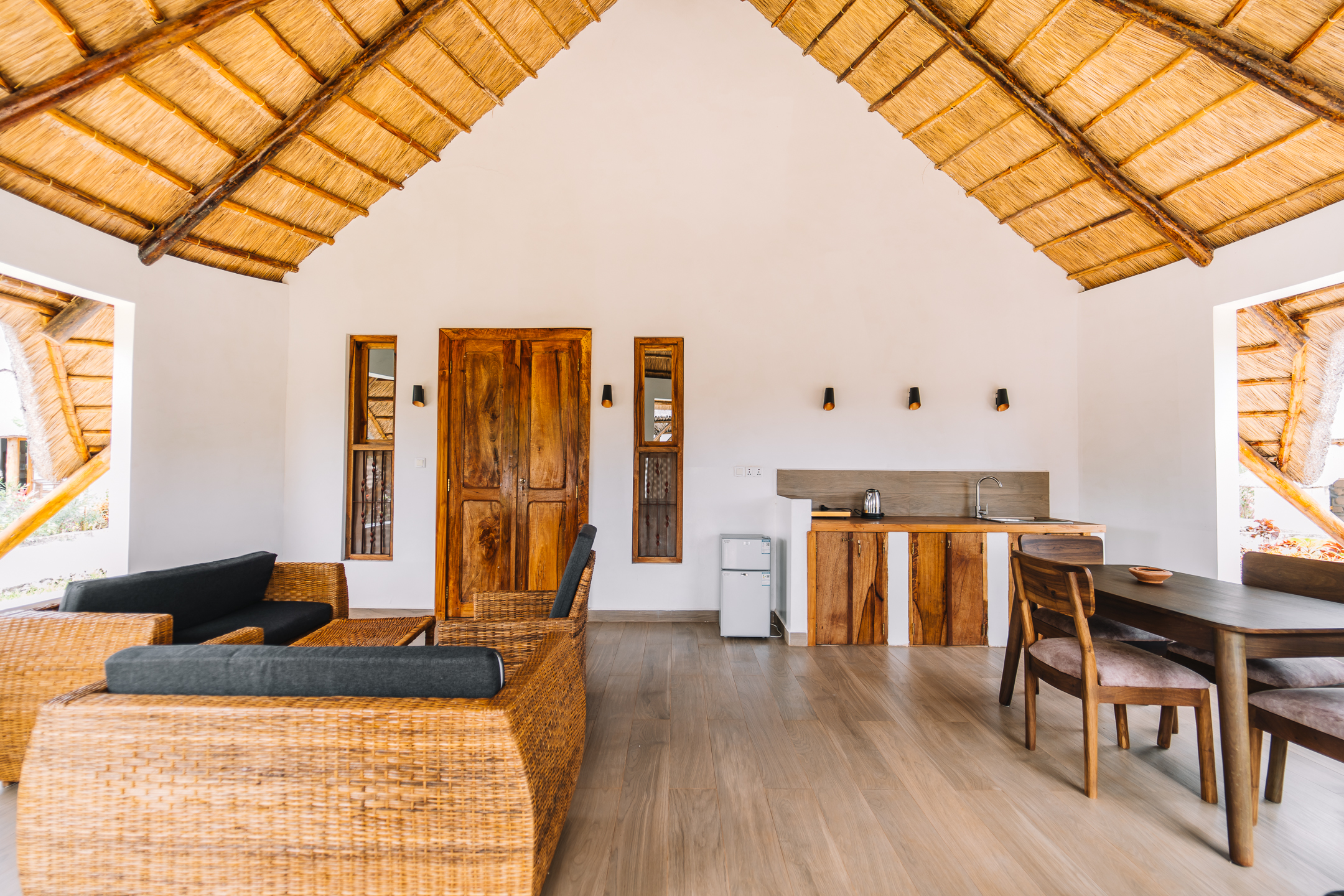 Bungalow King Size Bed