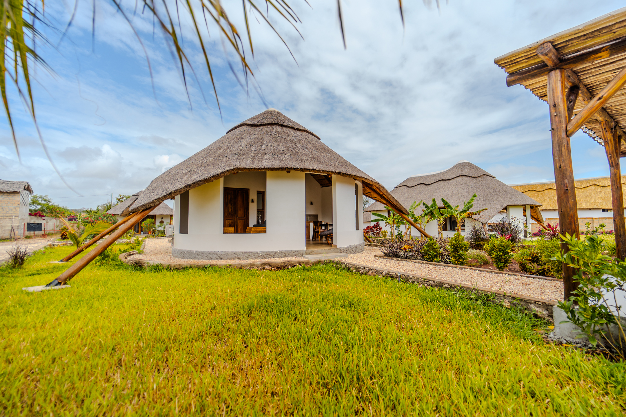 Bungalow King Size Bed