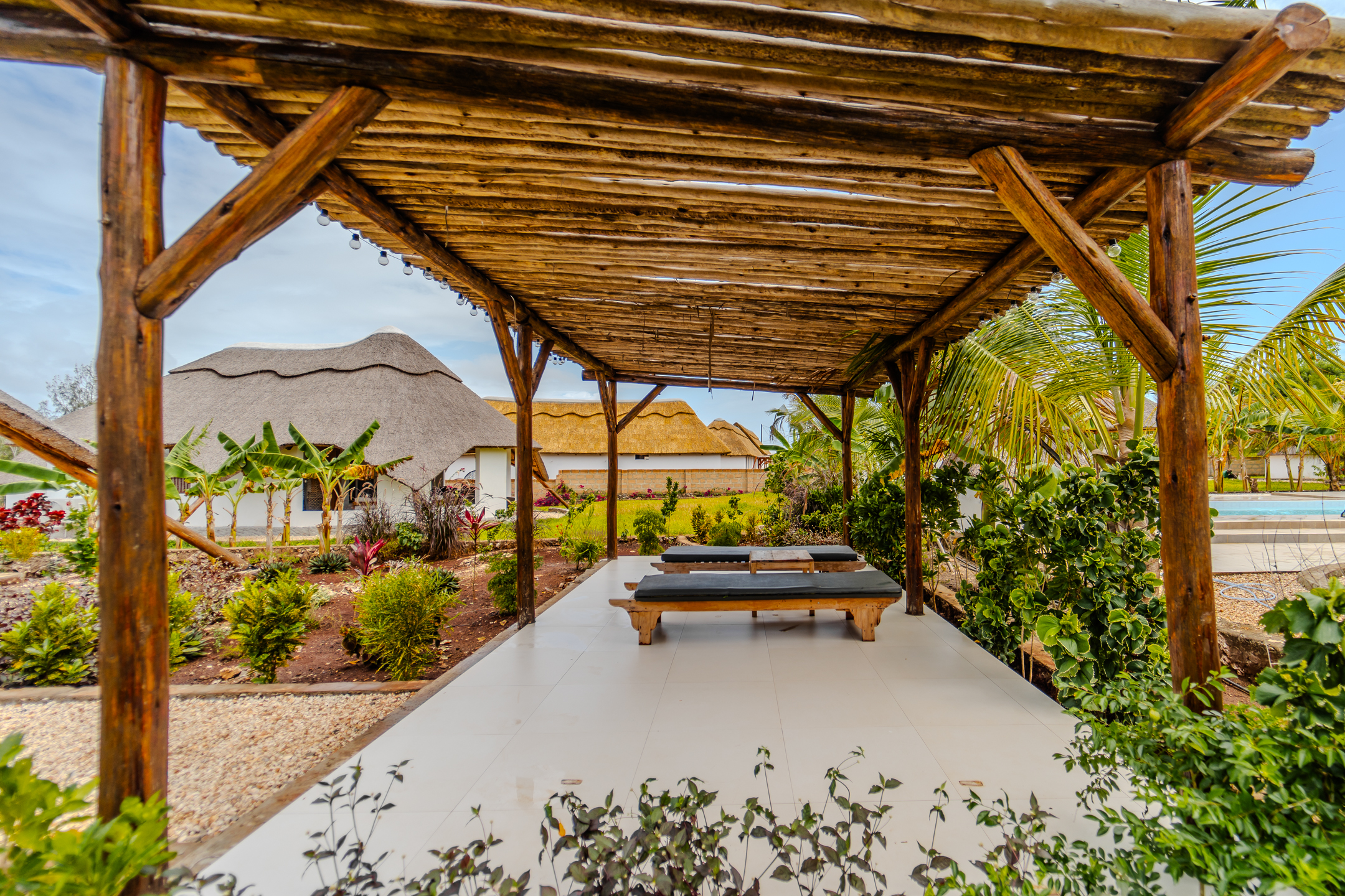 Bungalow King Size Bed