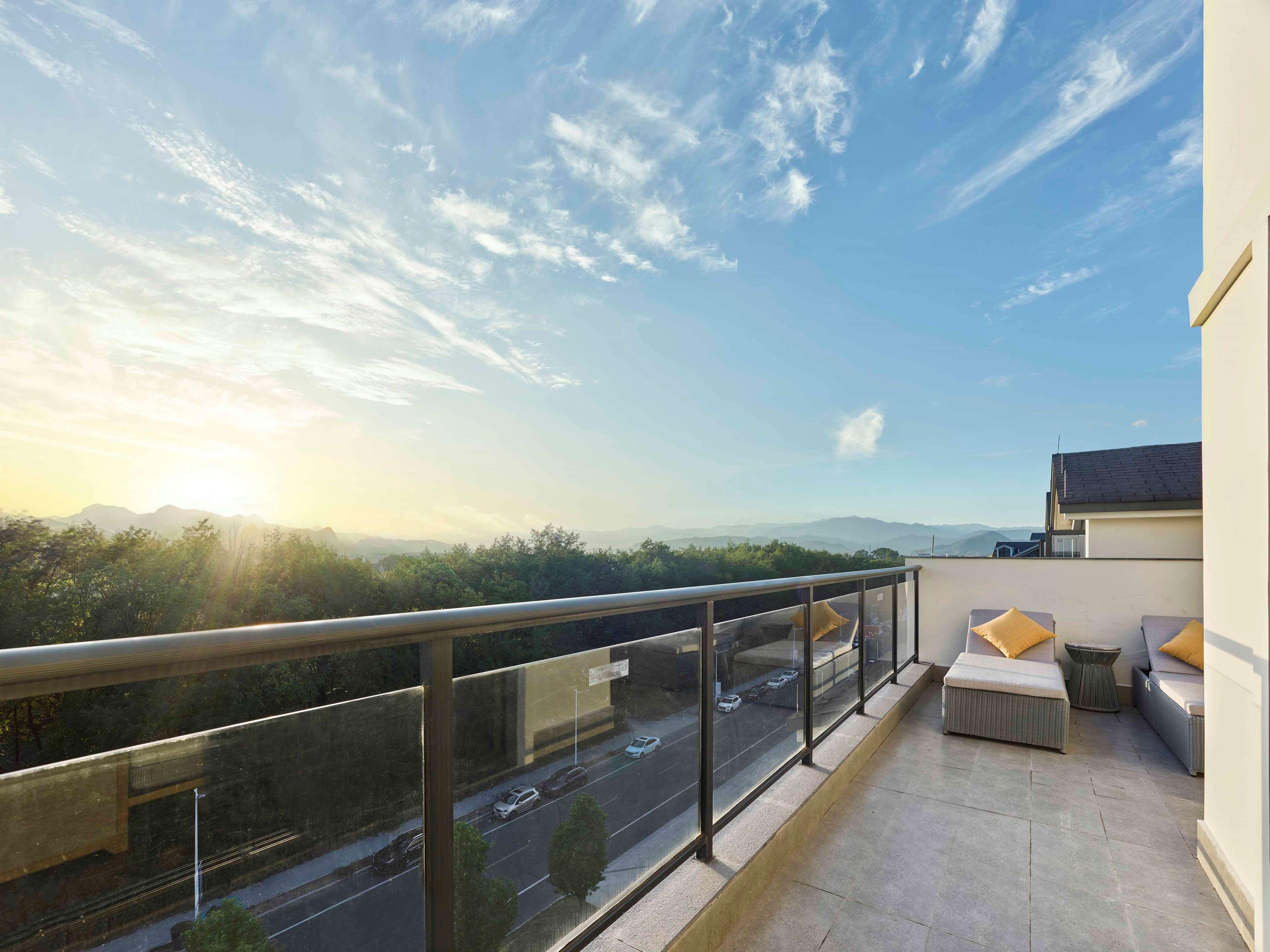 Suite Deluxe King Bed