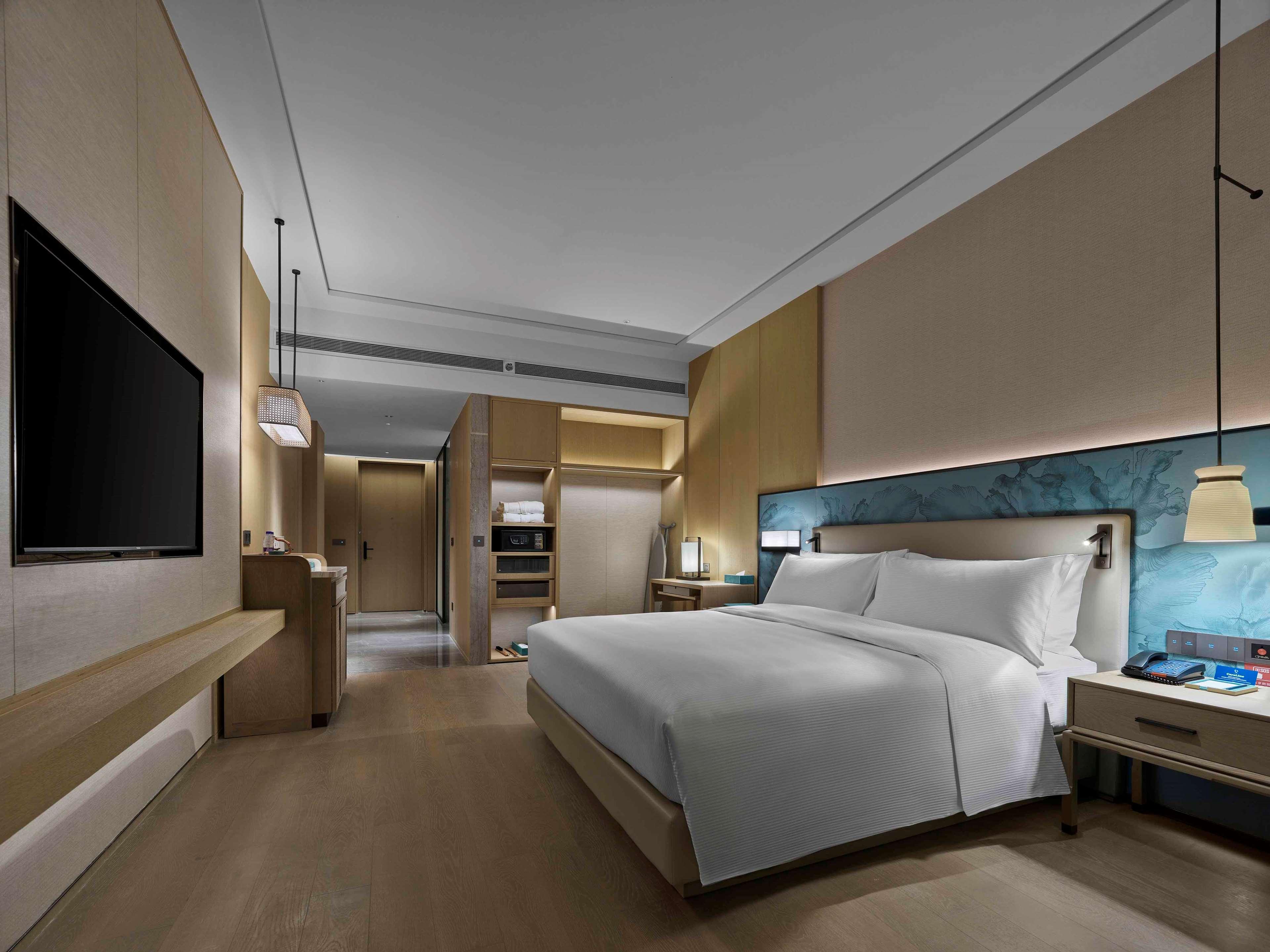 Double or Twin Accessible King Size Bed