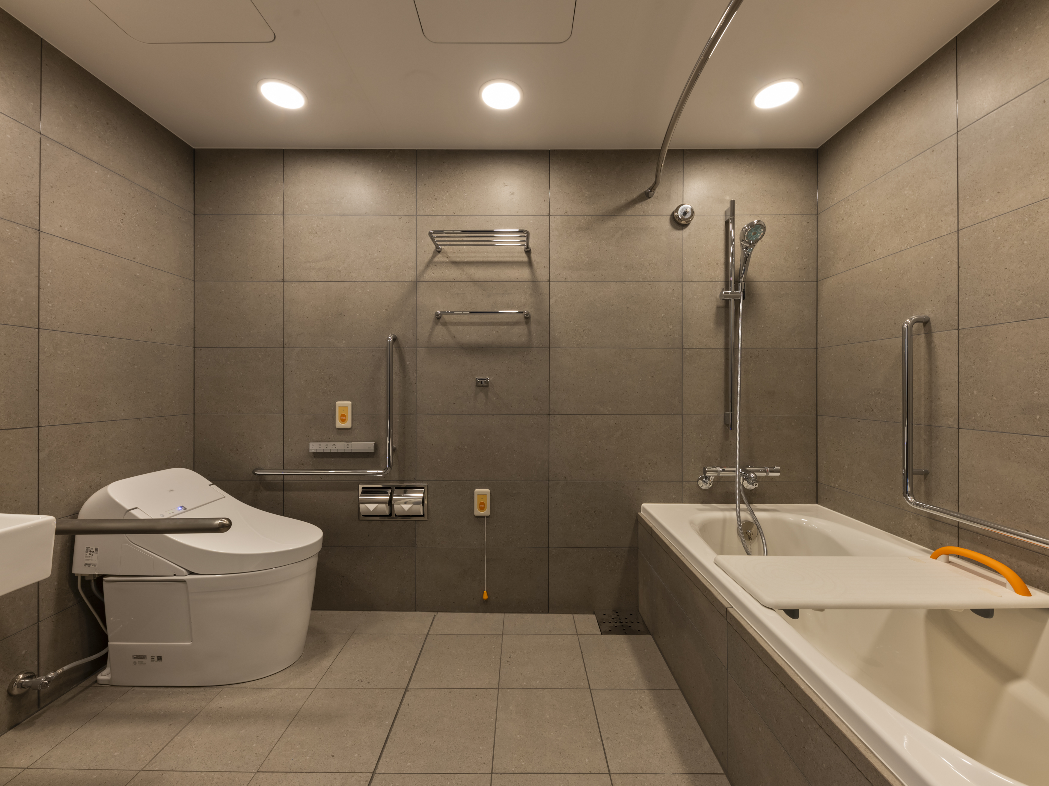 Twin Accessible Smoking