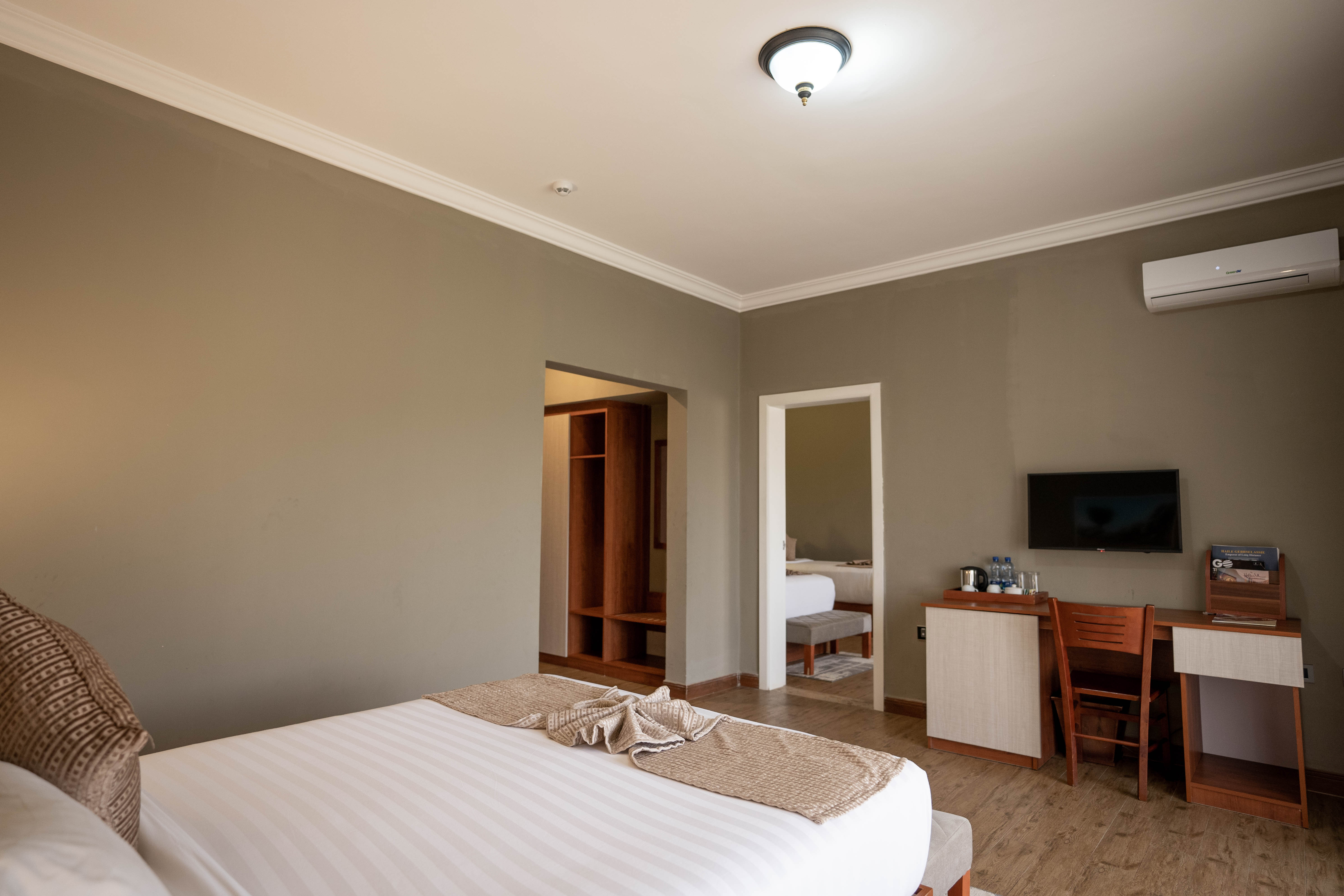 Quadruple Two Bedrooms One Bathroom