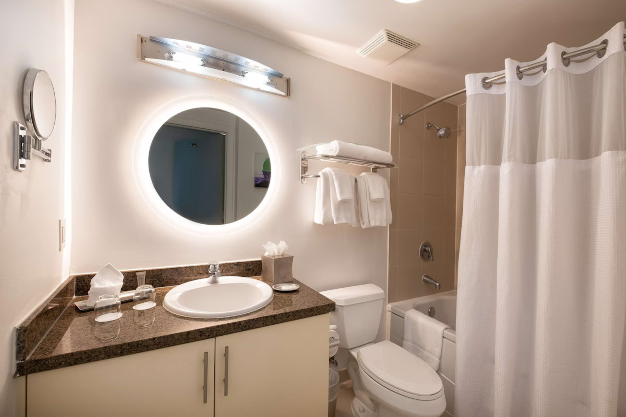 Double or Twin Deluxe One Bedroom