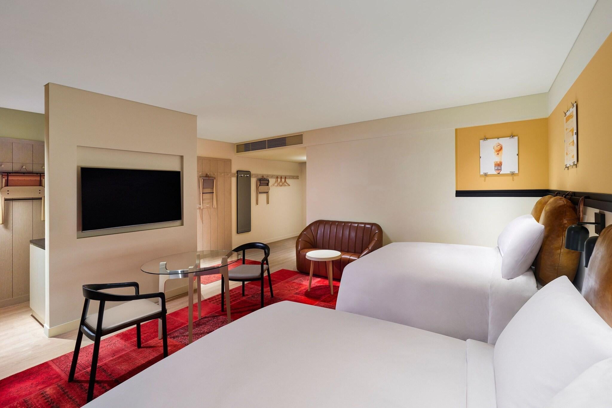 Family Room City View Two Queen Beds