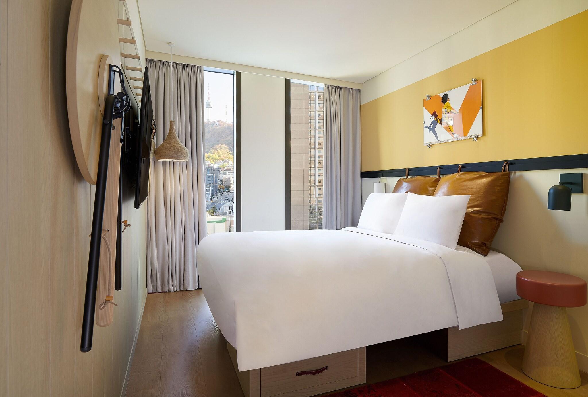 Double City View Queen Bed