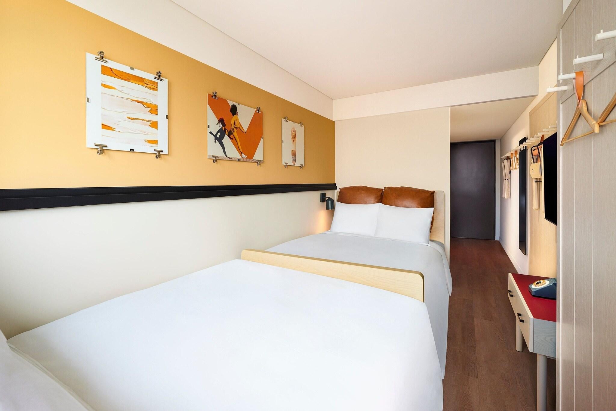 Quadruple City View Two Queen Beds