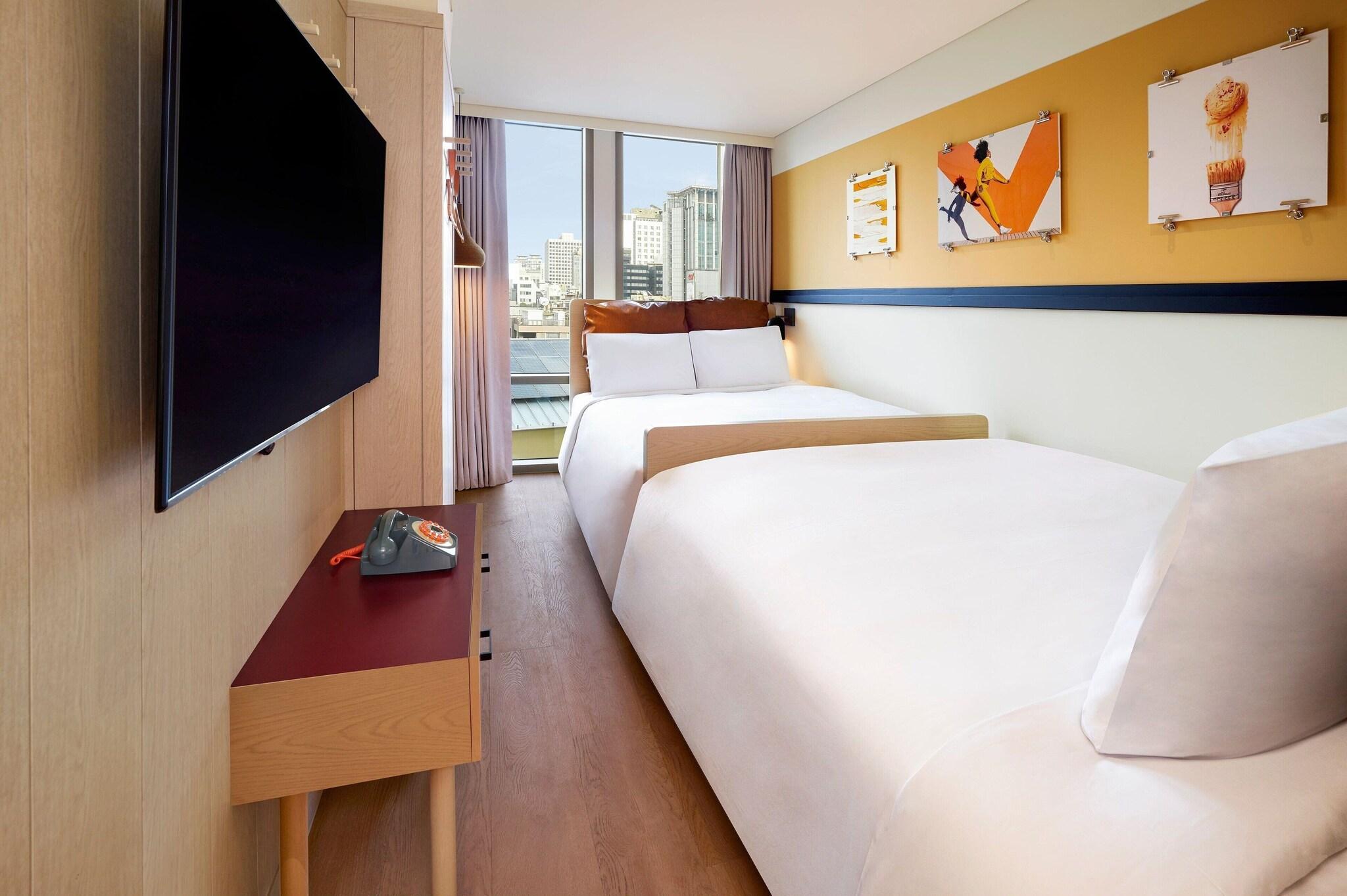 Quadruple City View Two Queen Beds