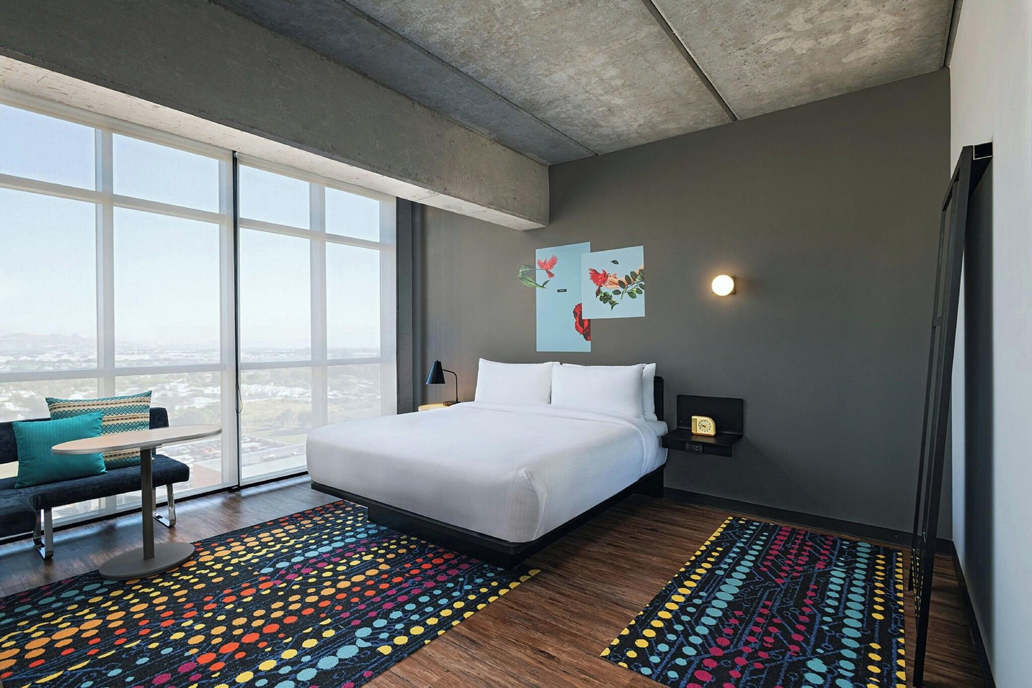 Suite King Size Bed
