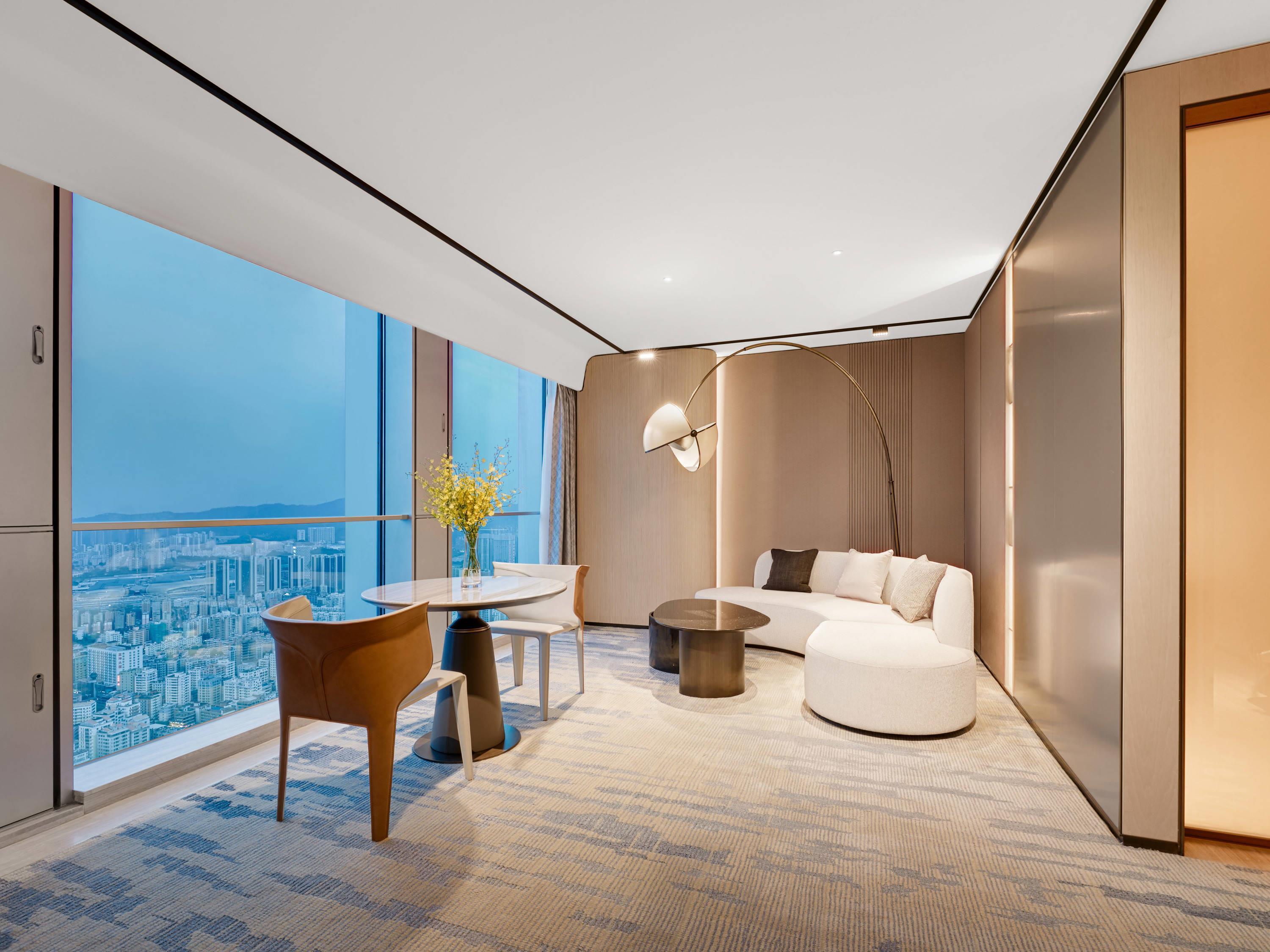 Suite Deluxe King Bed