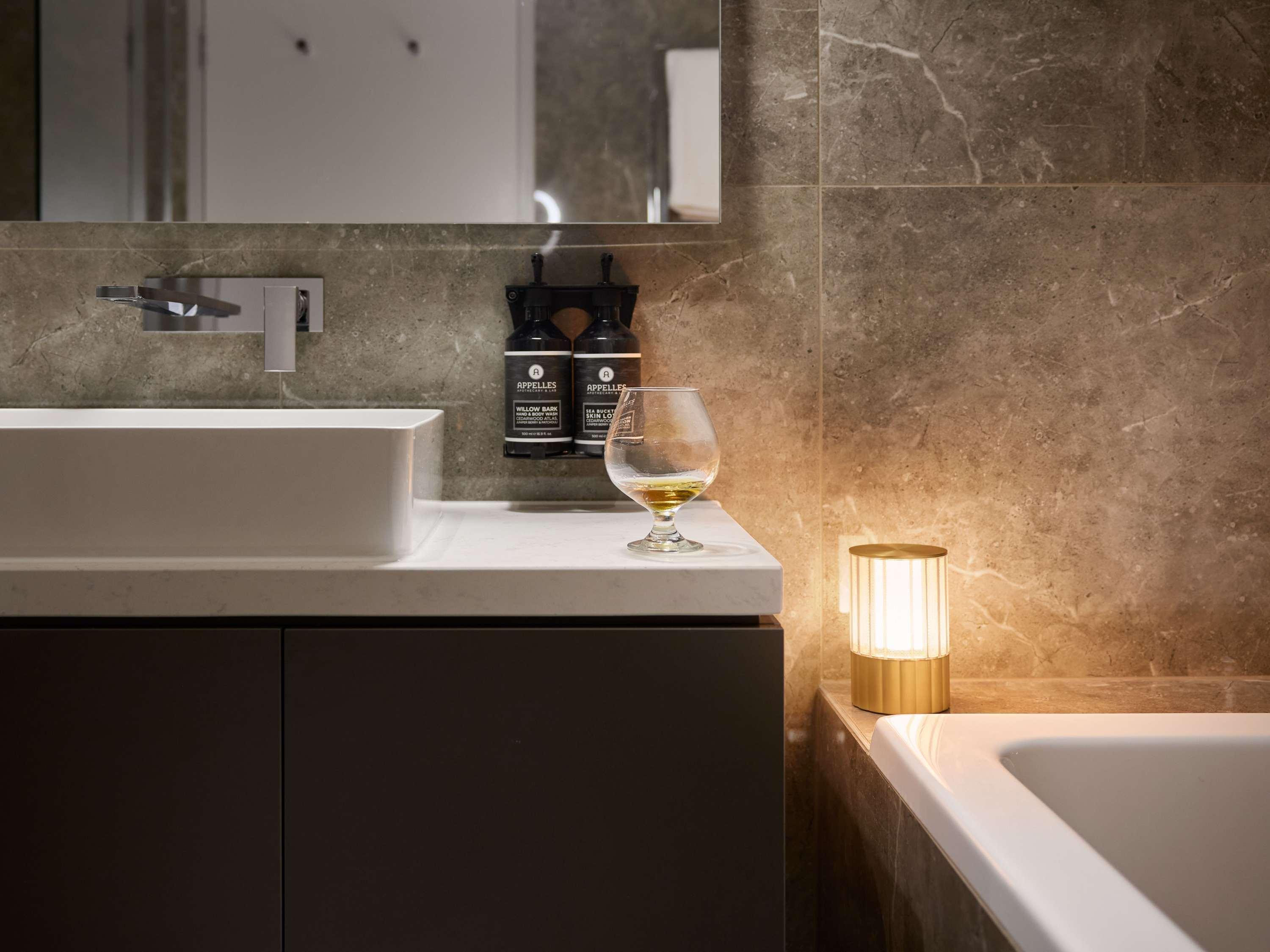 Suite Deluxe King Bed