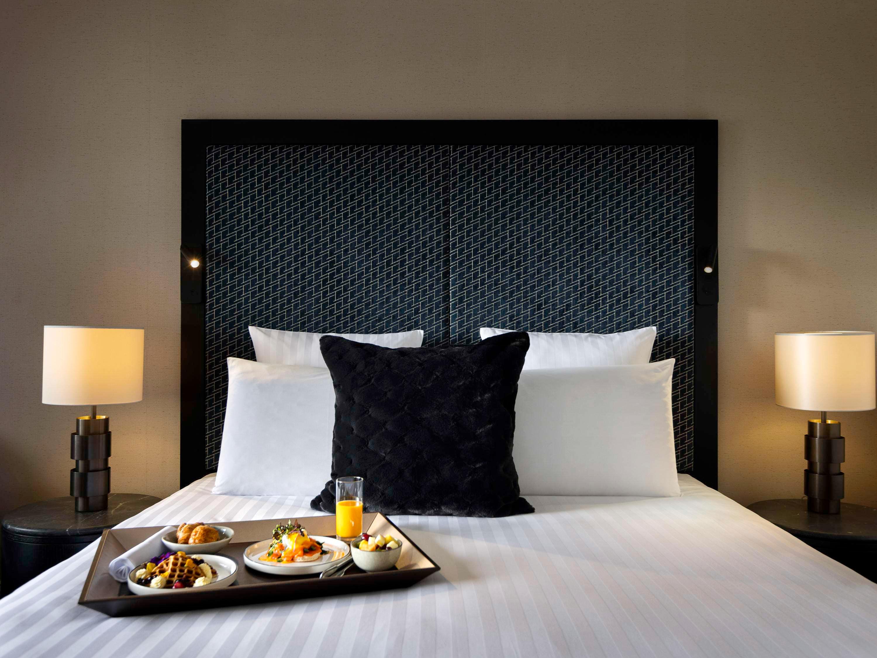 Suite Deluxe Queen Bed