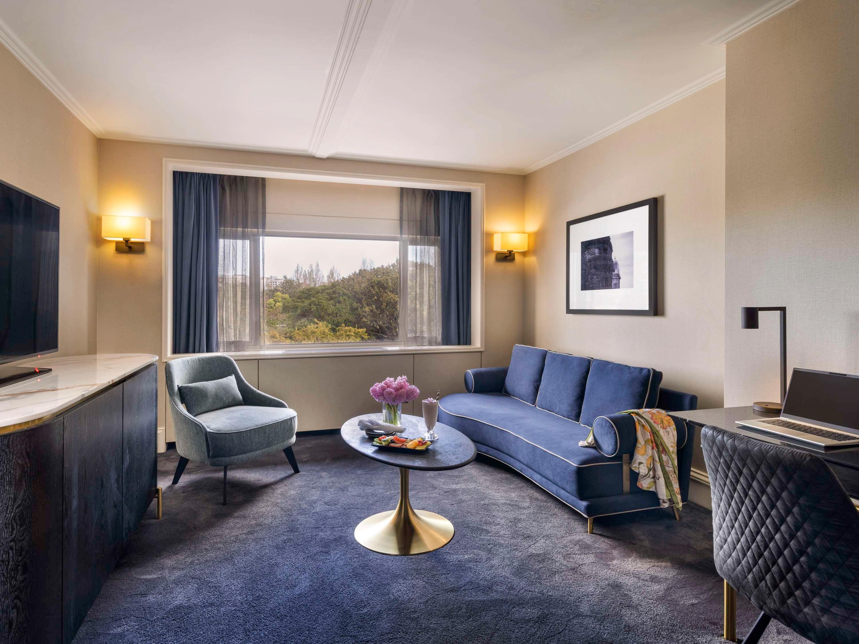 Junior Suite King Size Bed