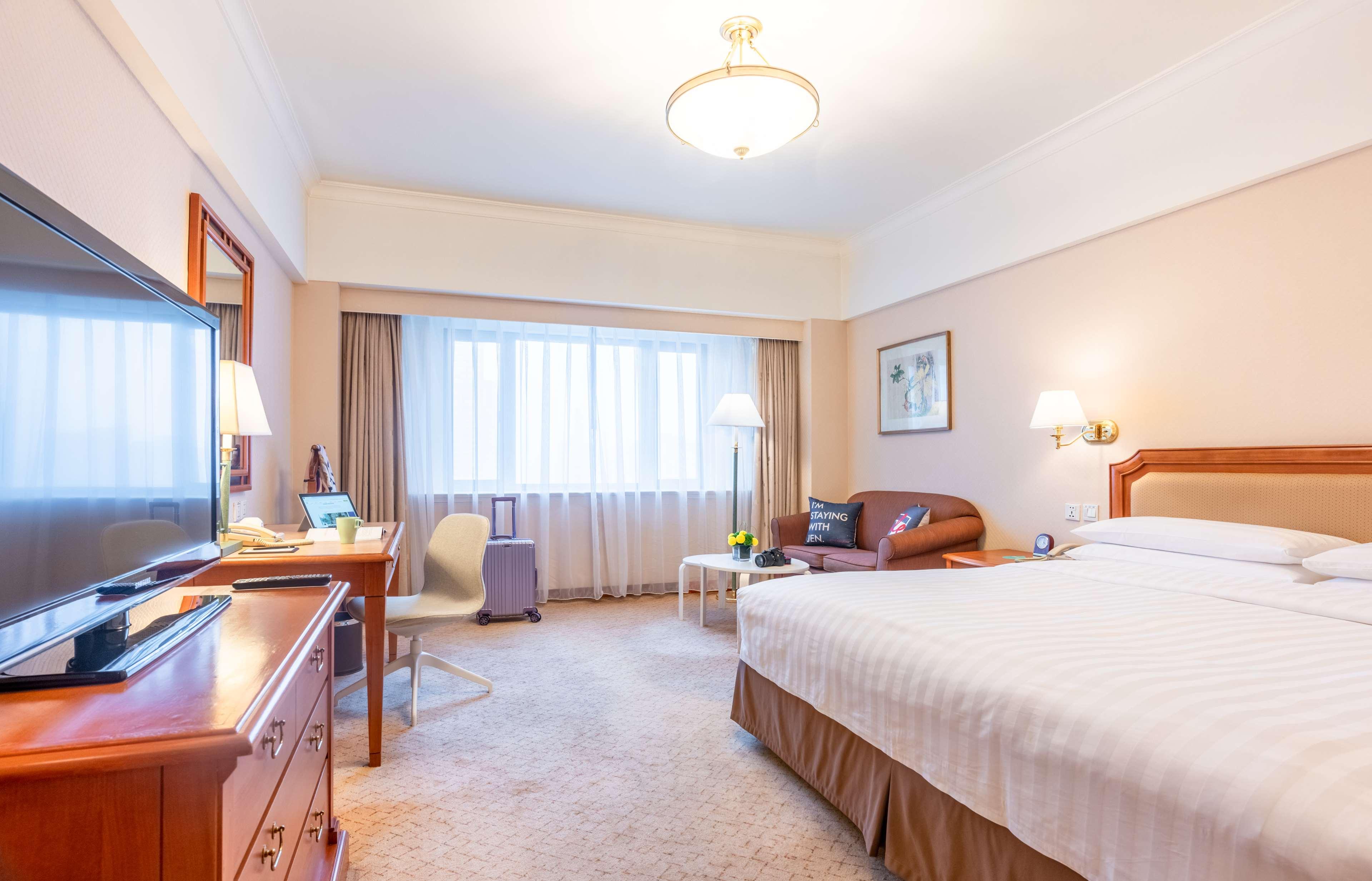 Double Club King Bed