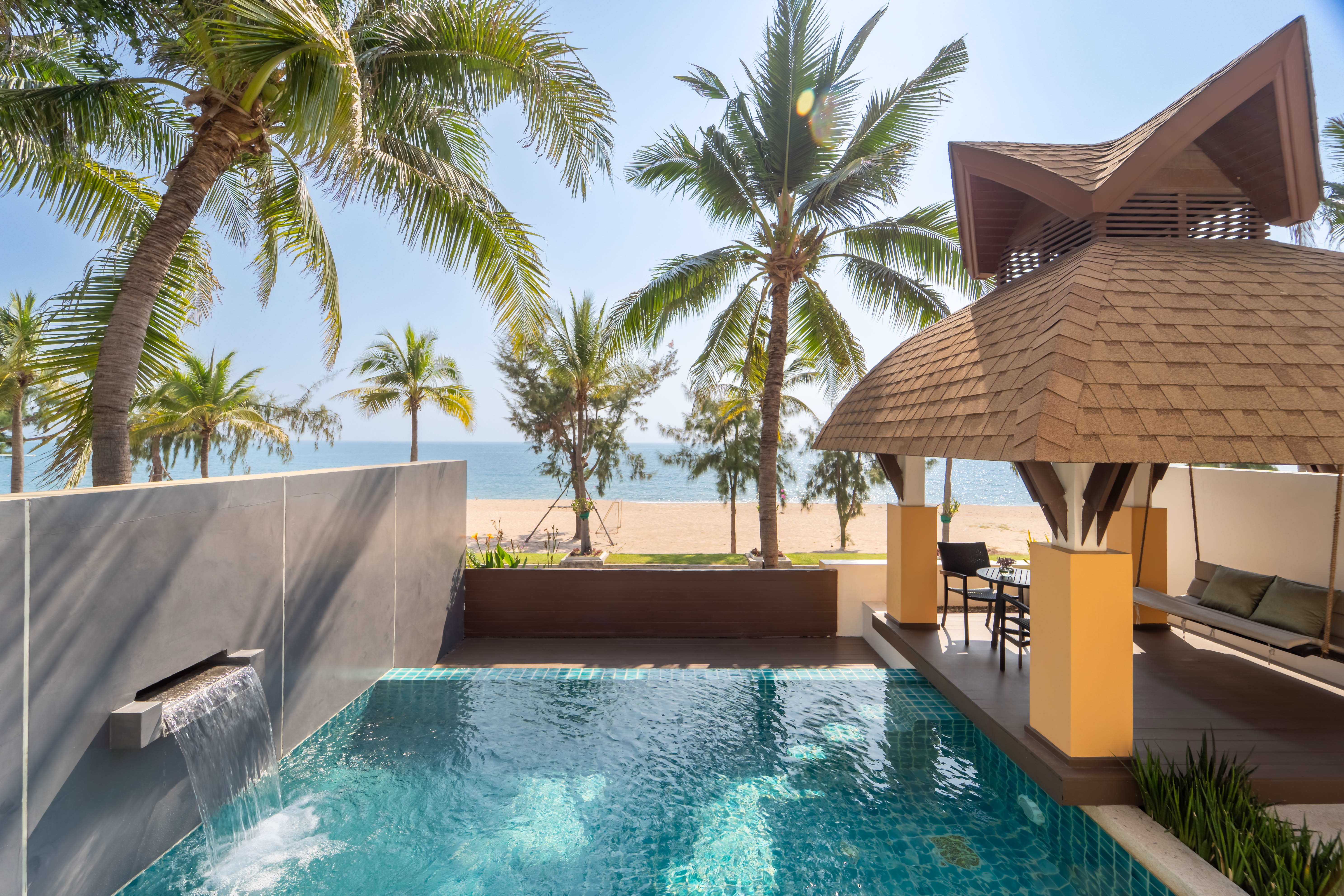 Villa Beach Front with Private Pool