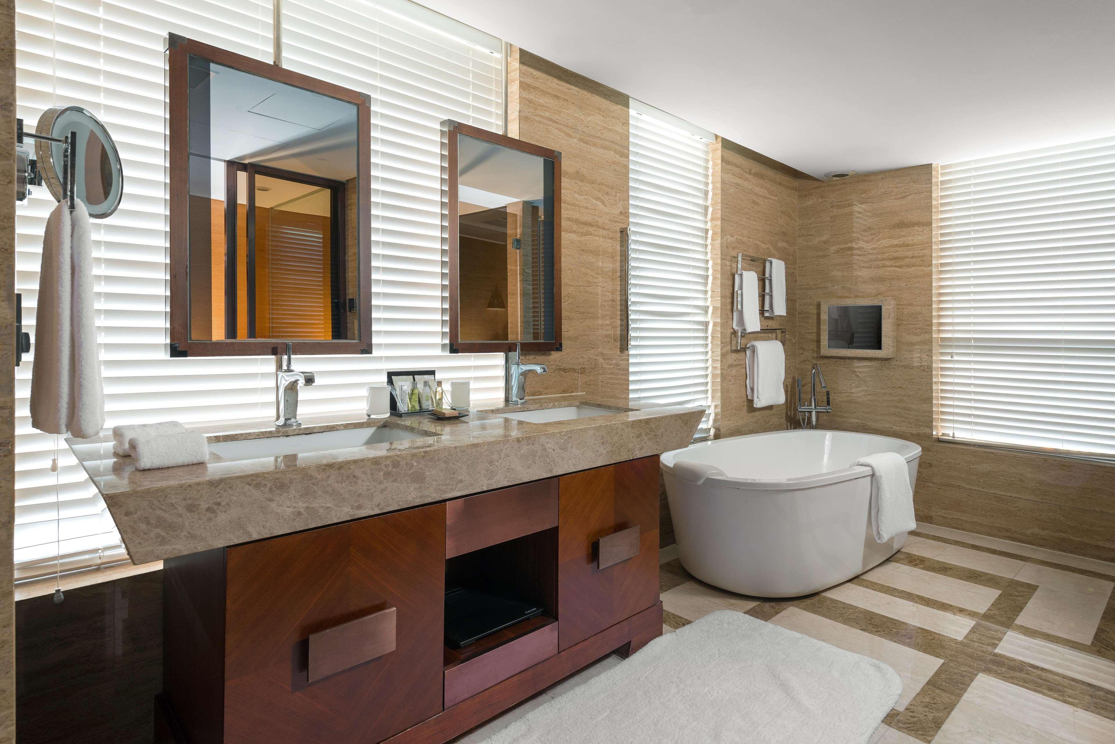 Suite Premier King Bed