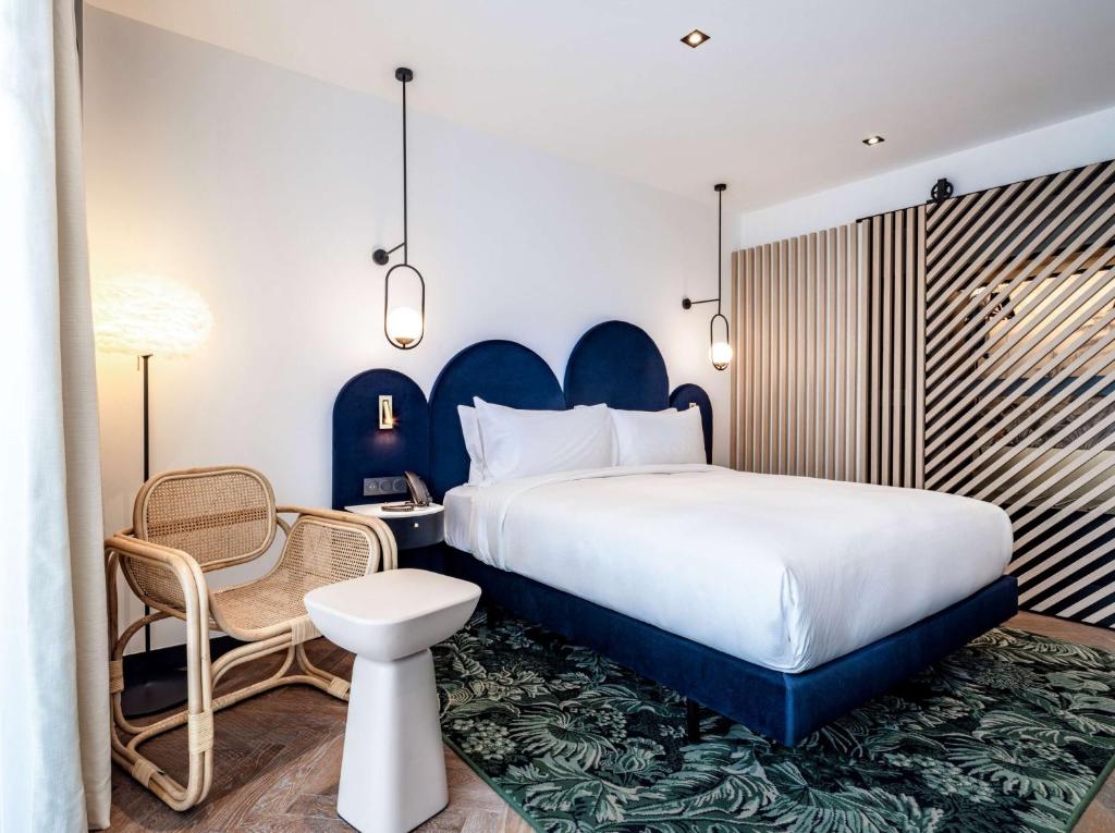 Double Deluxe King Bed