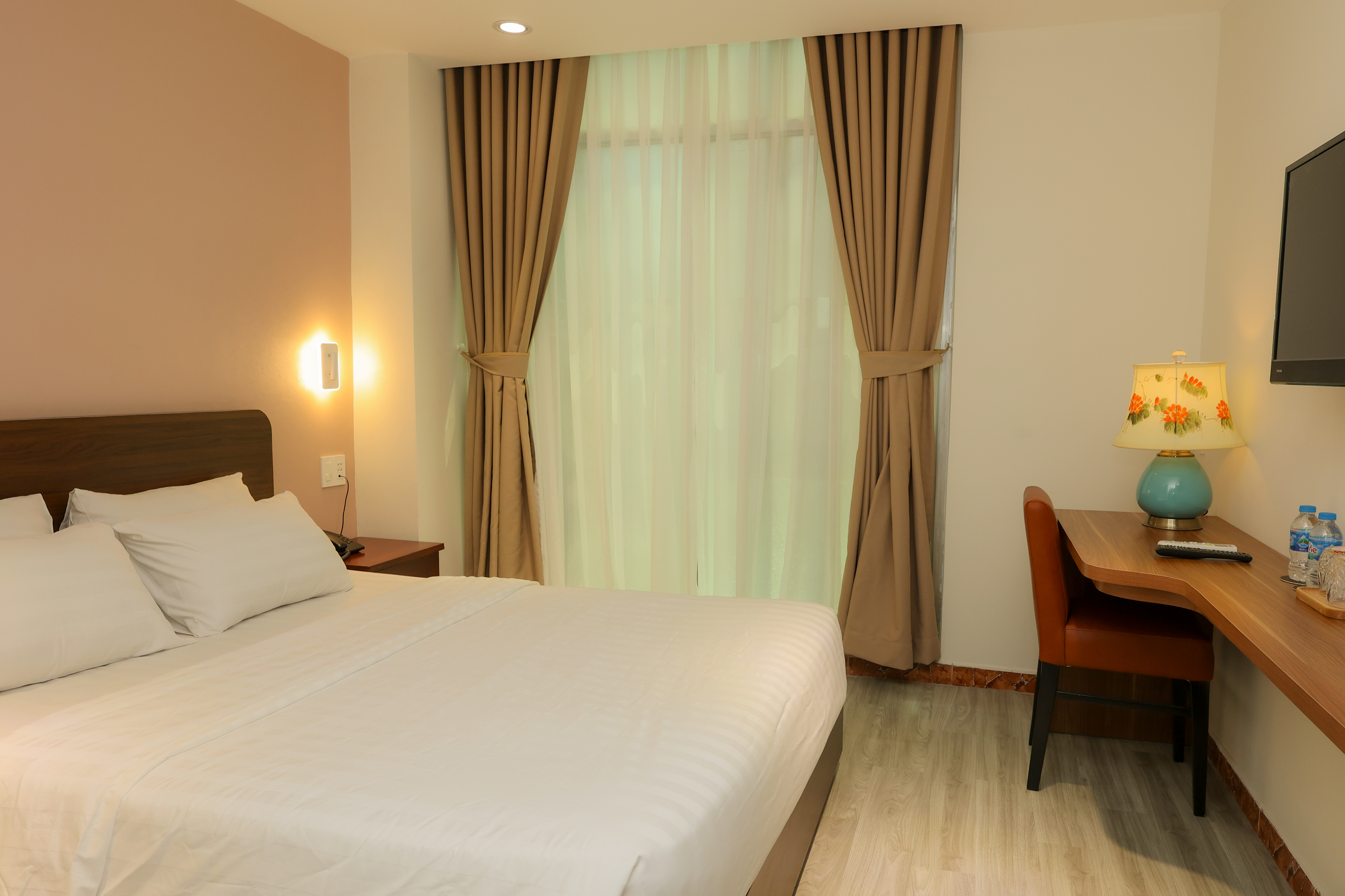 Double Deluxe Queen Bed