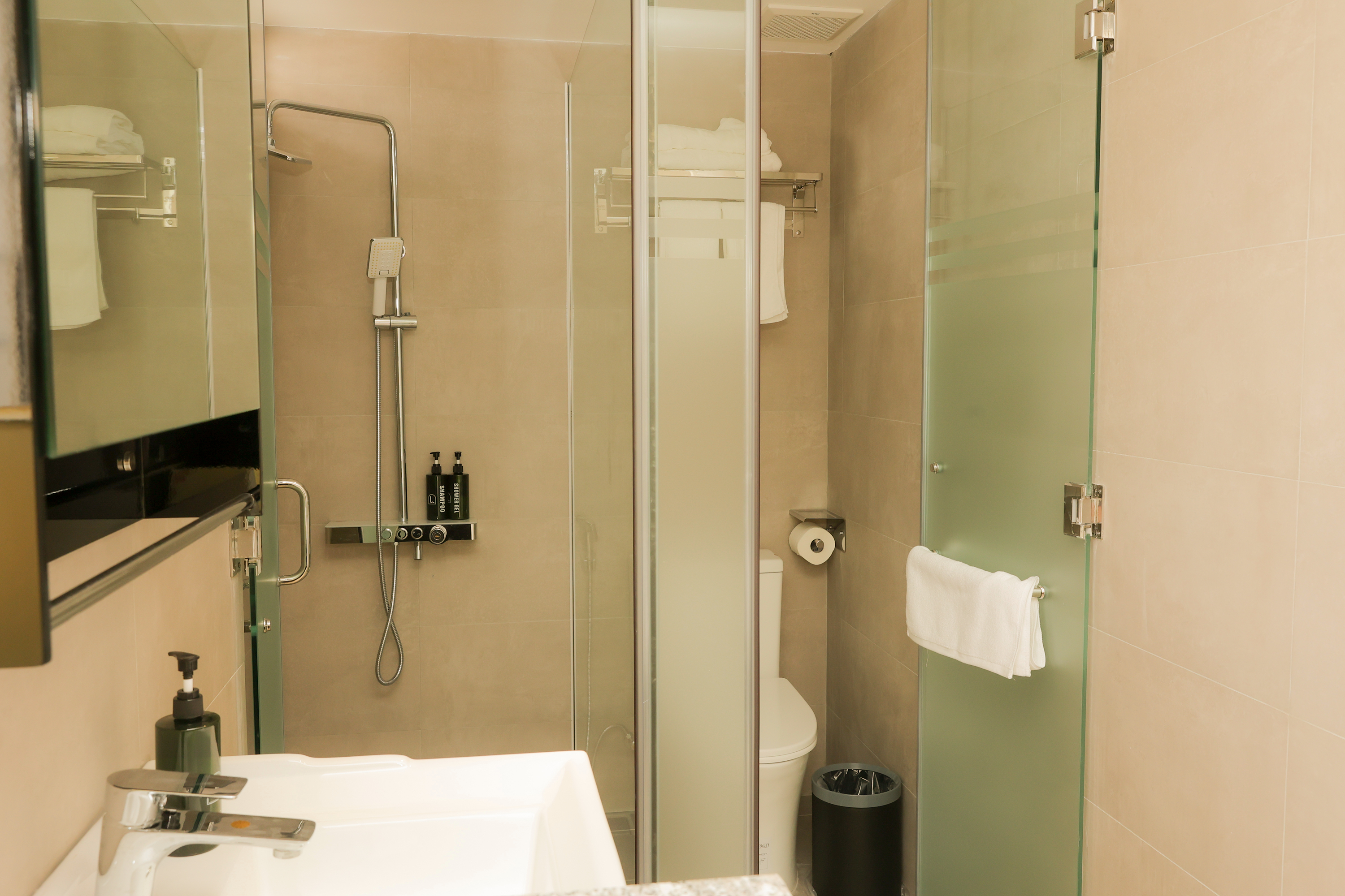 Double Deluxe Queen Bed