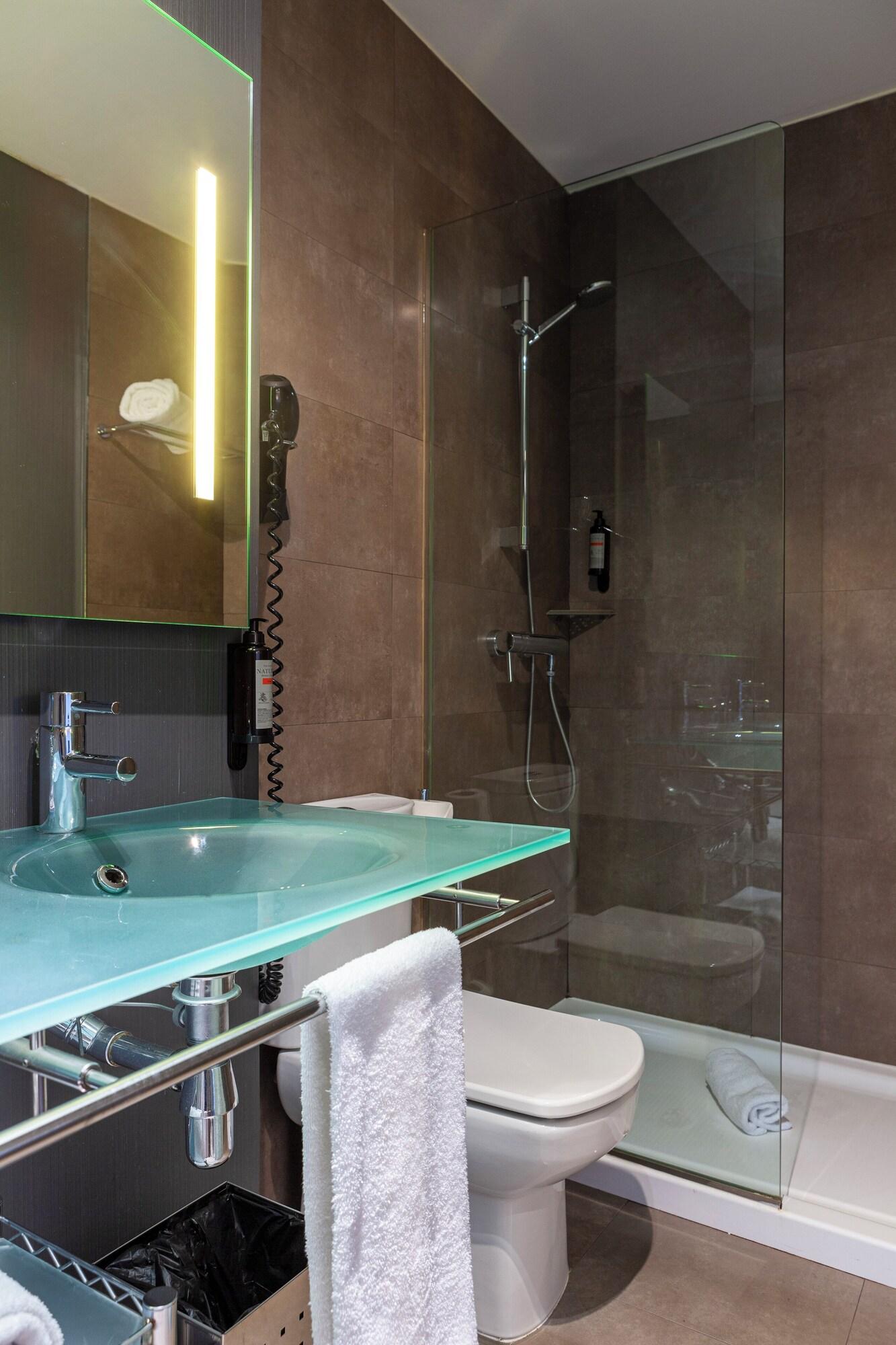 Studio King Size Bed