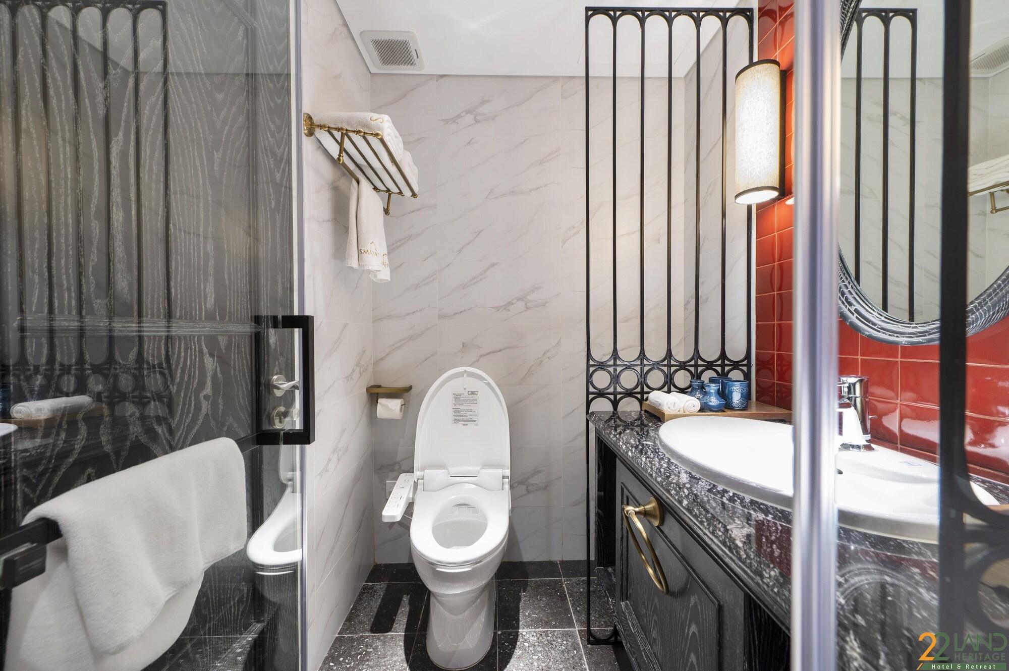 Double Deluxe King Bed