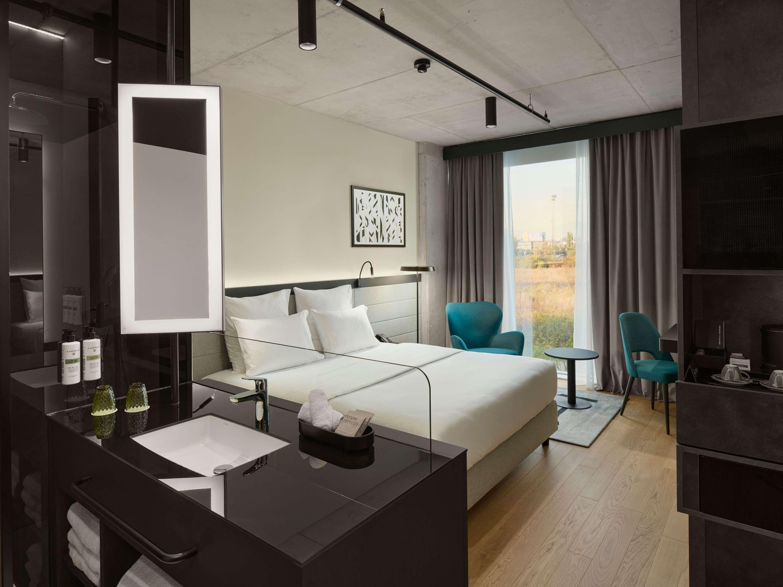 Double Deluxe King Bed