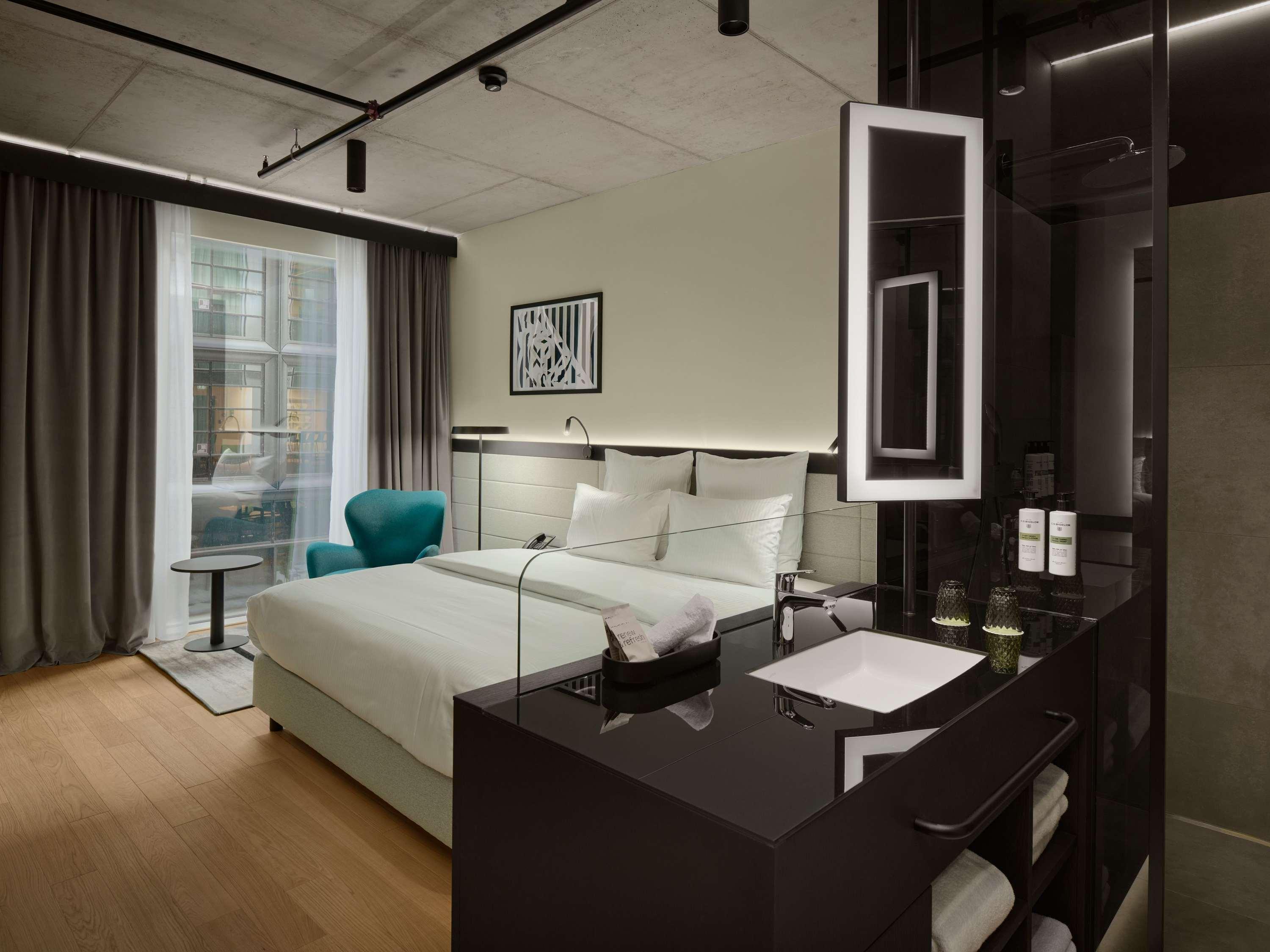 Double Deluxe King Bed