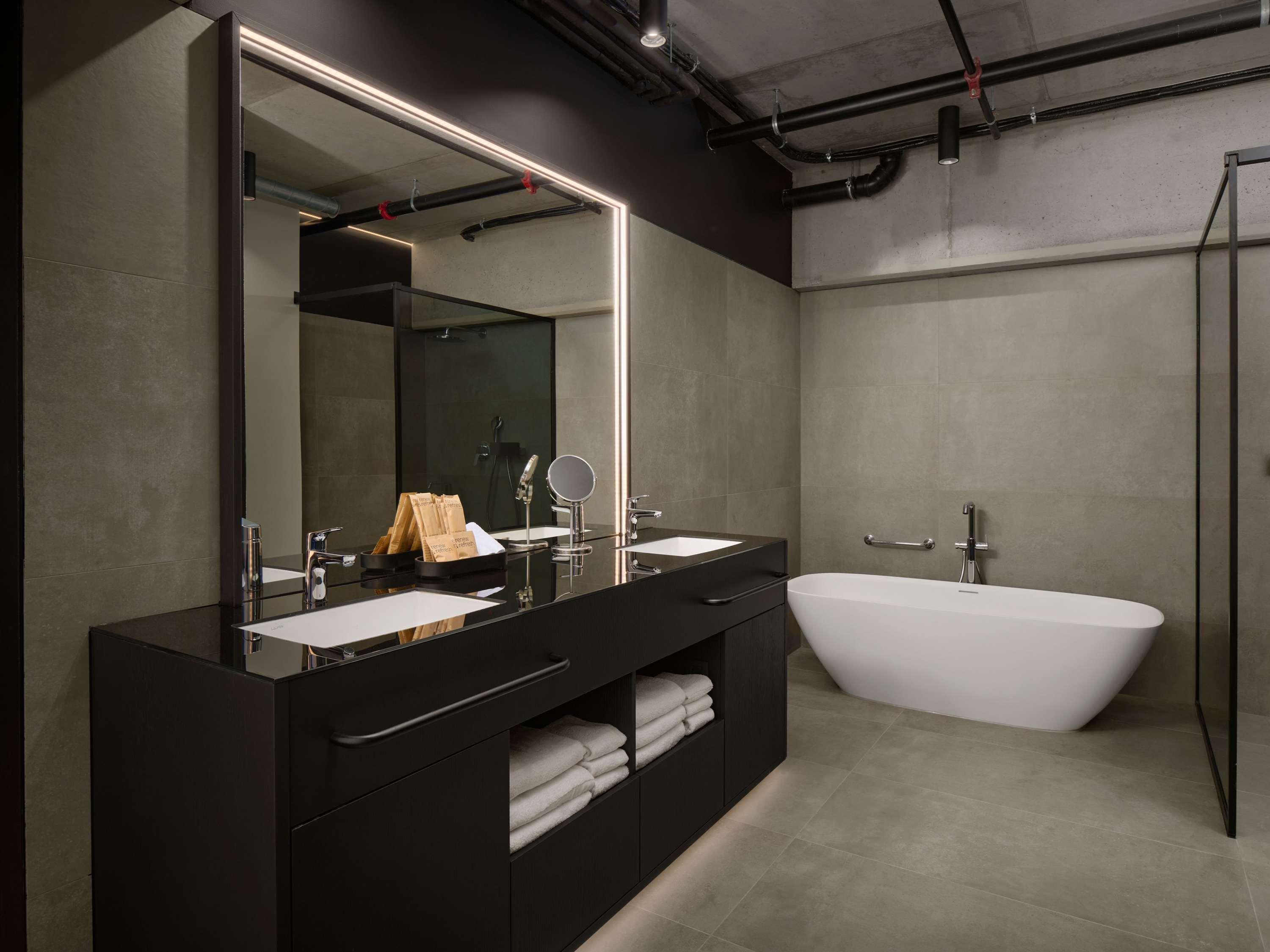 Junior Suite King Size Bed