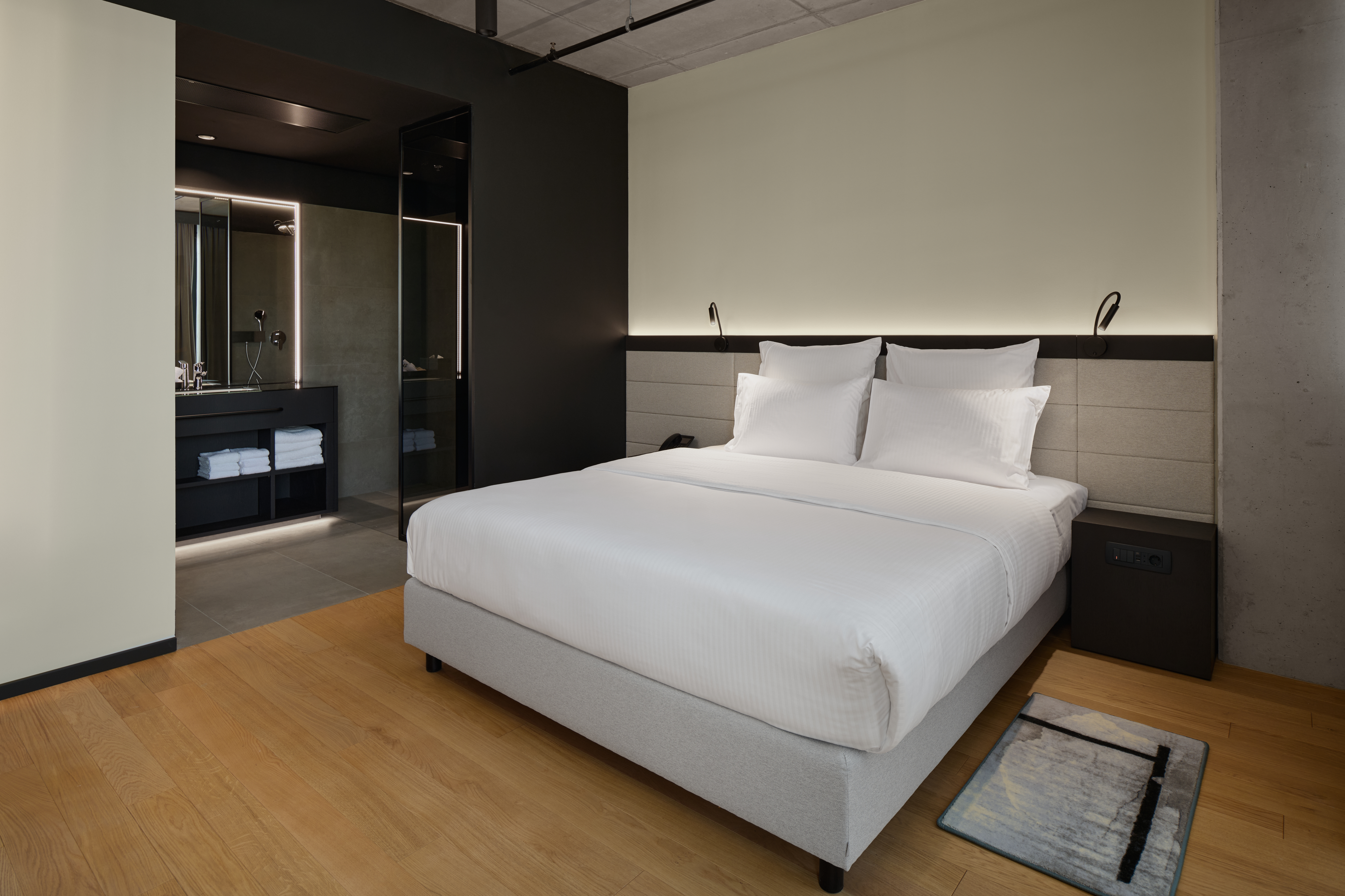 Double Deluxe King Bed