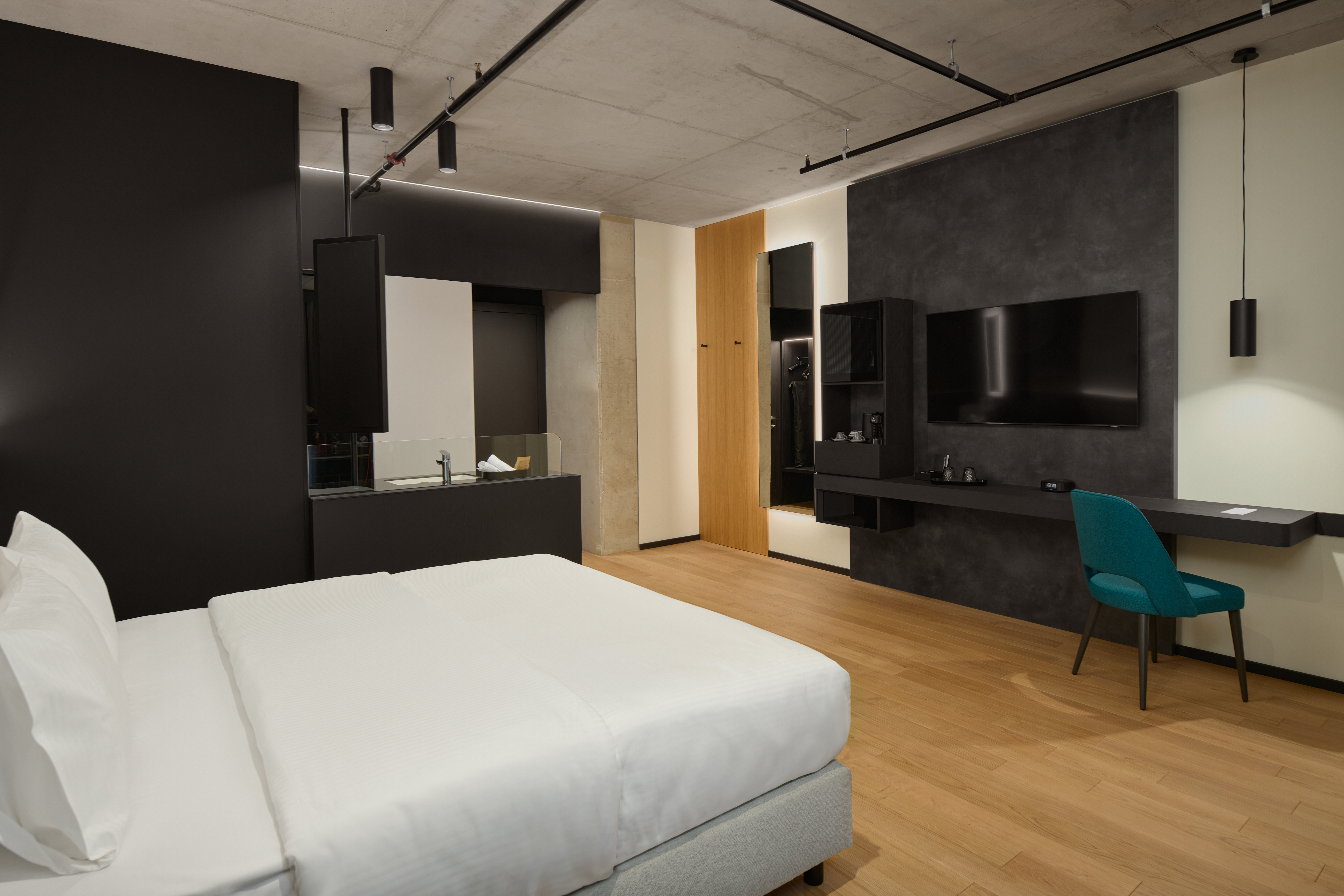 Double Deluxe King Bed