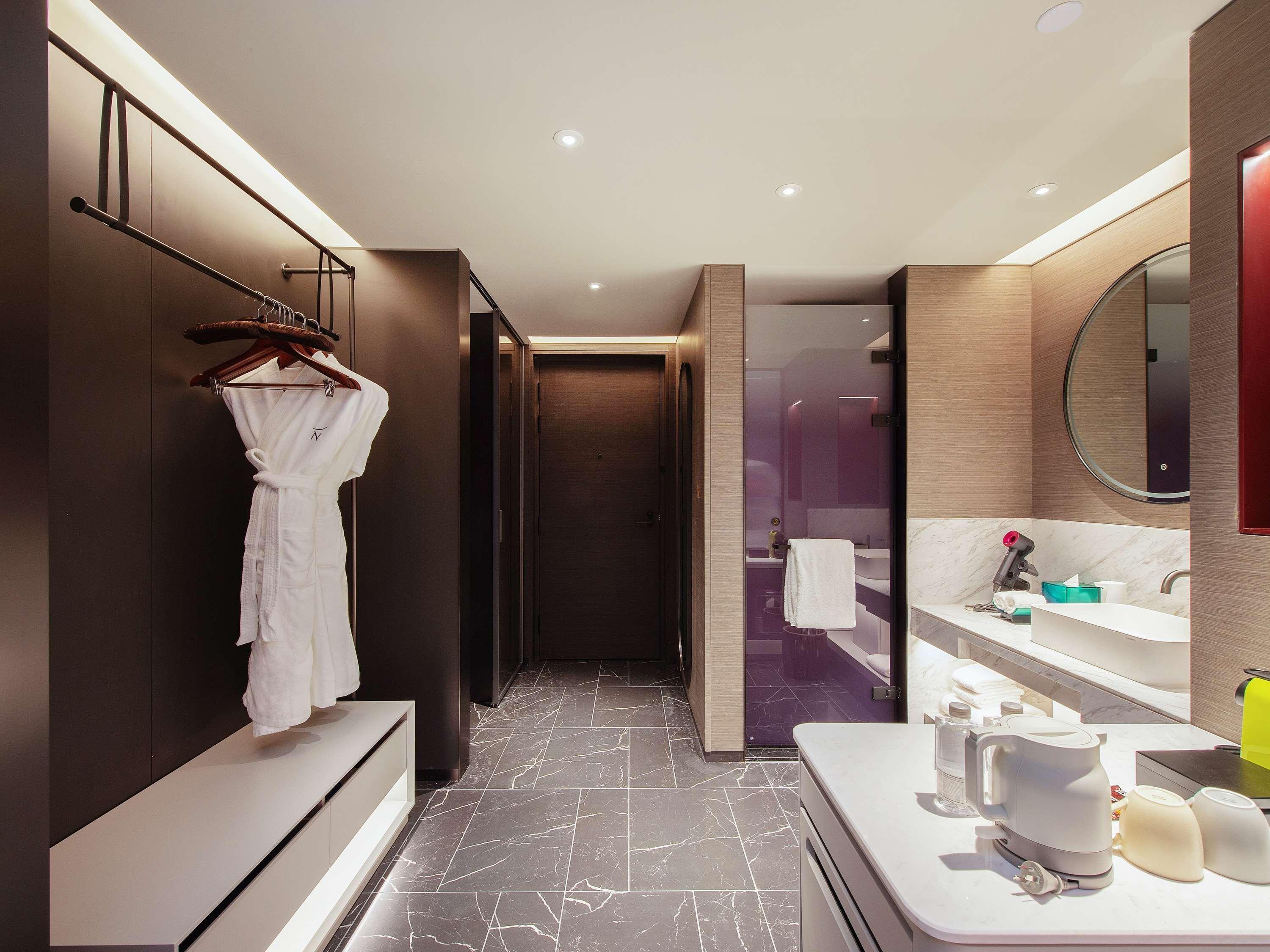 Double Deluxe King Bed