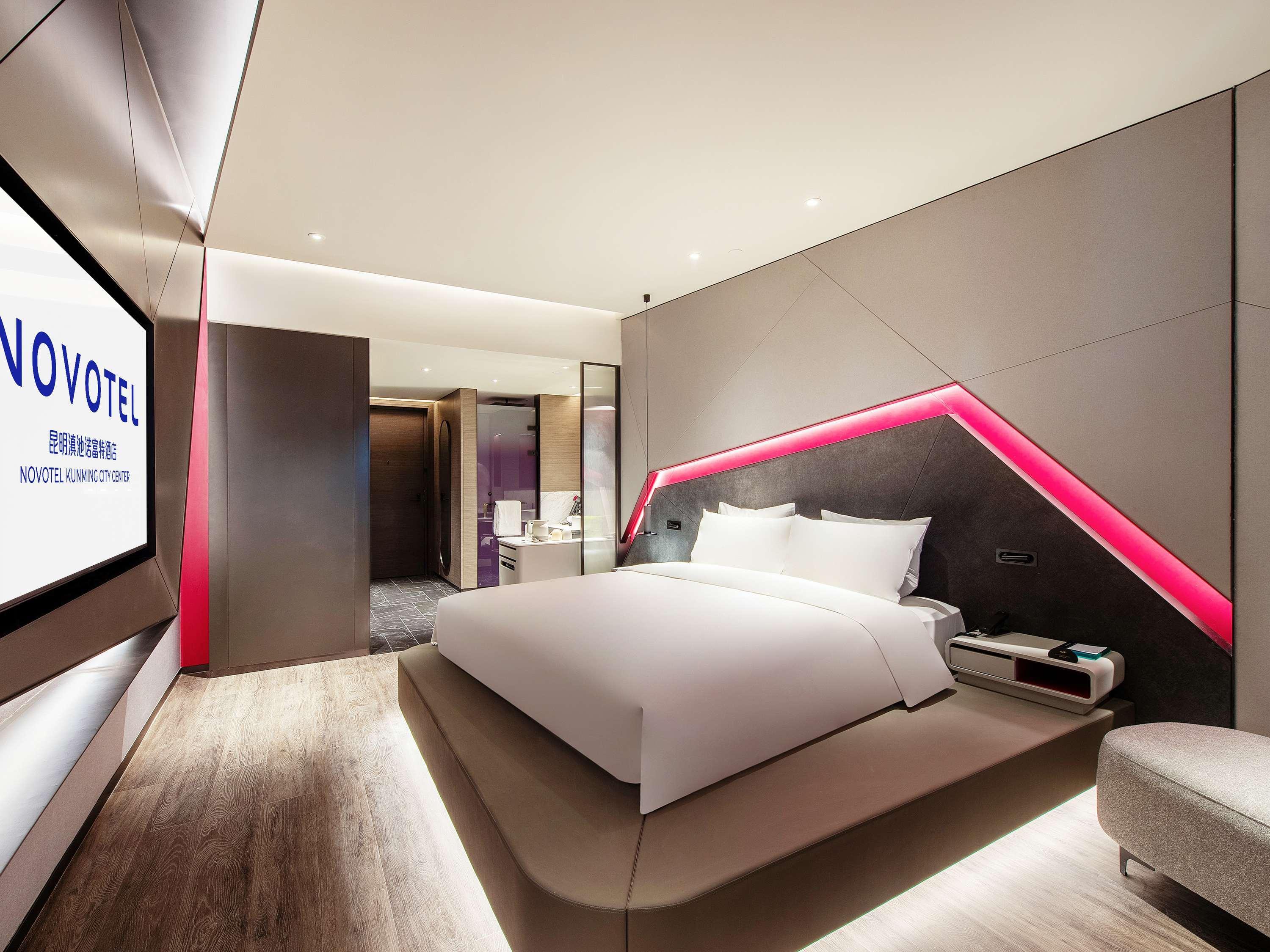 Double Deluxe King Bed