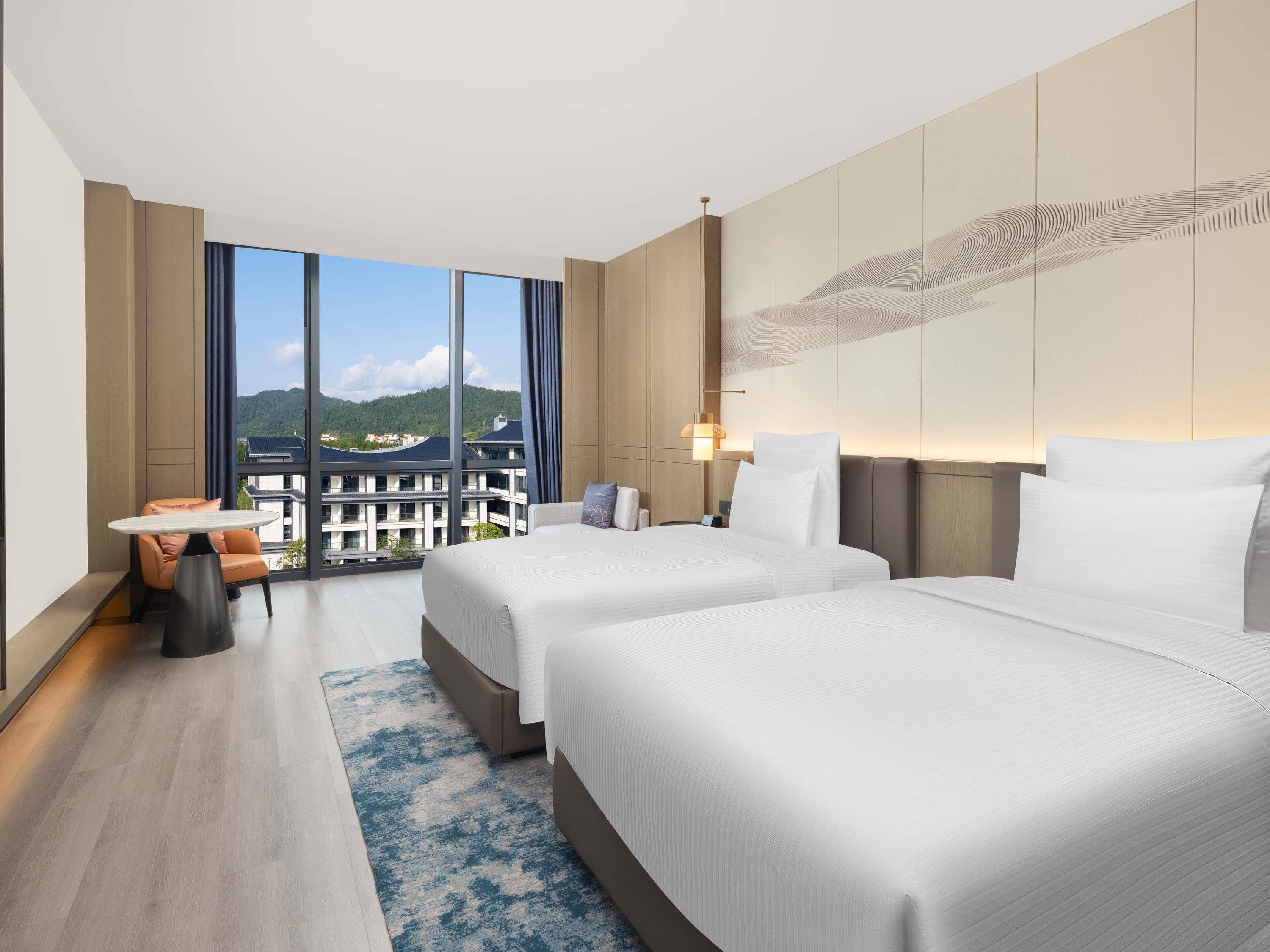 Twin Deluxe Executive